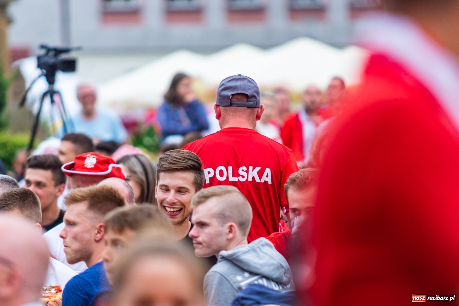 Zdjęcie w galerii na portalu naszraciborz.pl: Polska-Szwecja. Piłkarski rollercoaster w raciborskich strefach kibica wiadomości z regionu