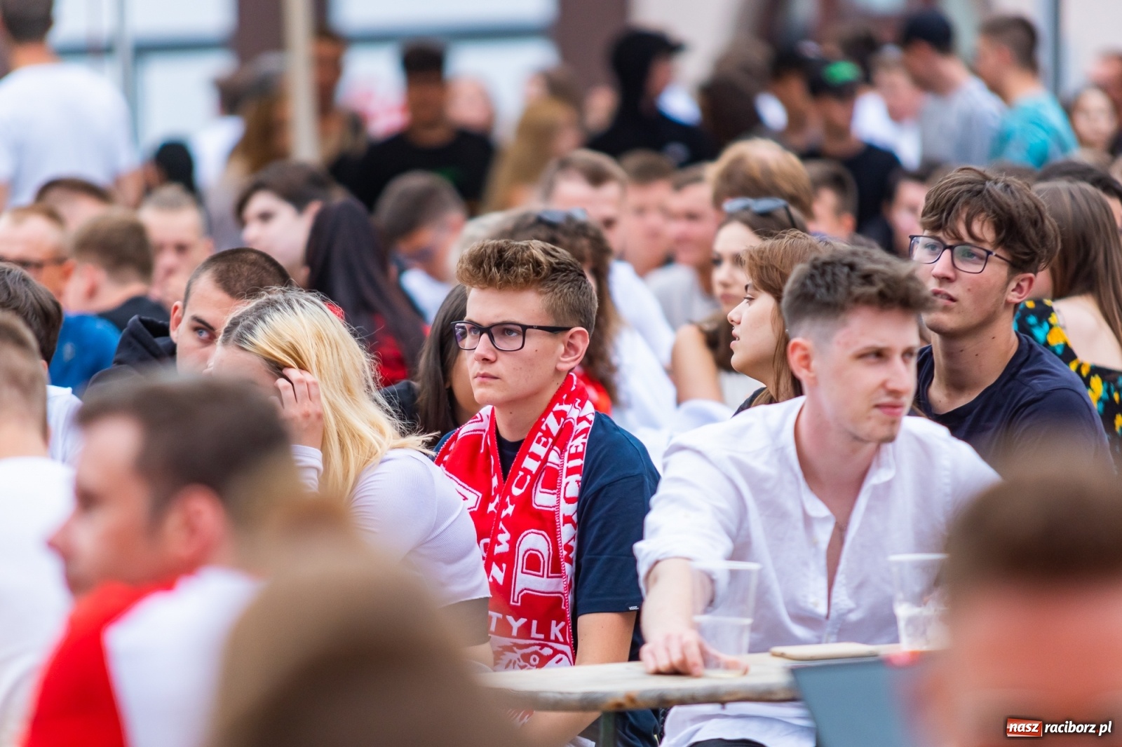 Zdjęcie w galerii na portalu naszraciborz.pl: Polska-Szwecja. Piłkarski rollercoaster w raciborskich strefach kibica wiadomości z regionu