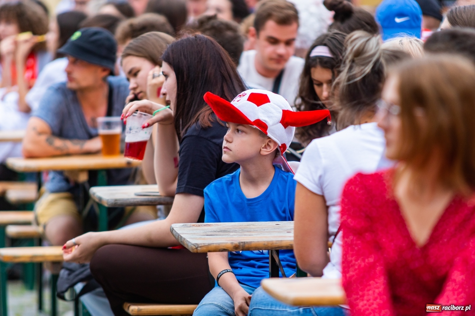 Zdjęcie w galerii na portalu naszraciborz.pl: Polska-Szwecja. Piłkarski rollercoaster w raciborskich strefach kibica wiadomości z regionu