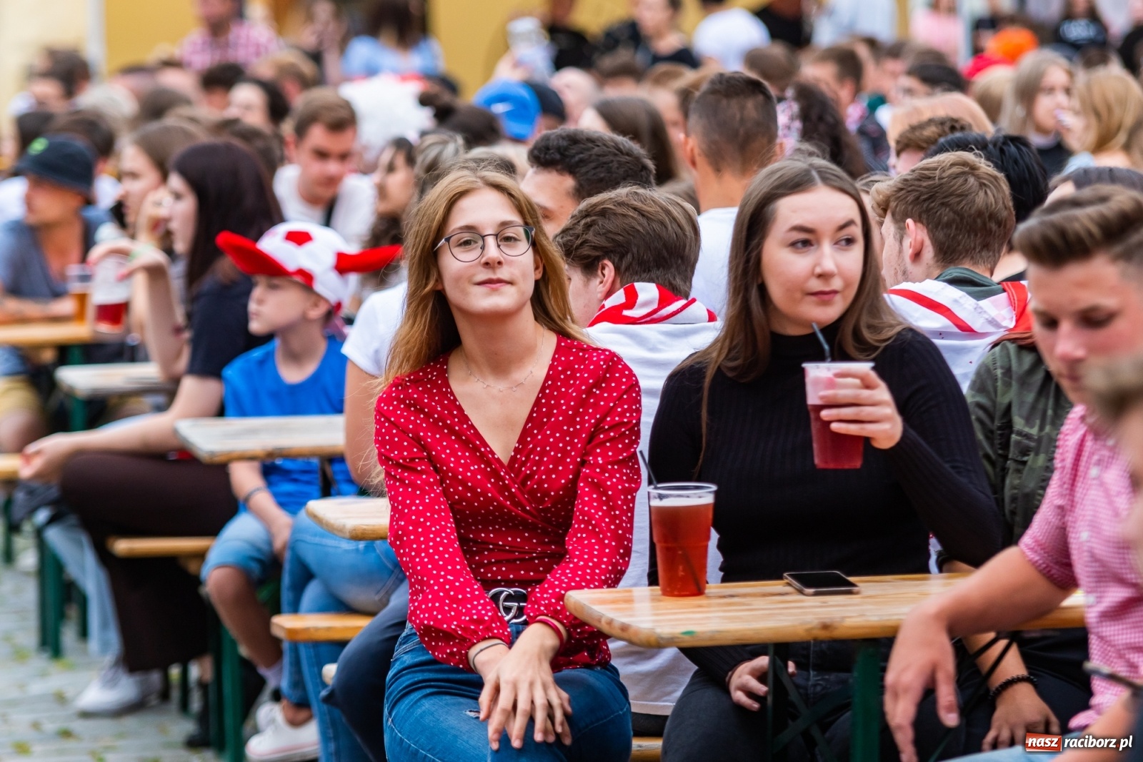 Zdjęcie w galerii na portalu naszraciborz.pl: Polska-Szwecja. Piłkarski rollercoaster w raciborskich strefach kibica wiadomości z regionu
