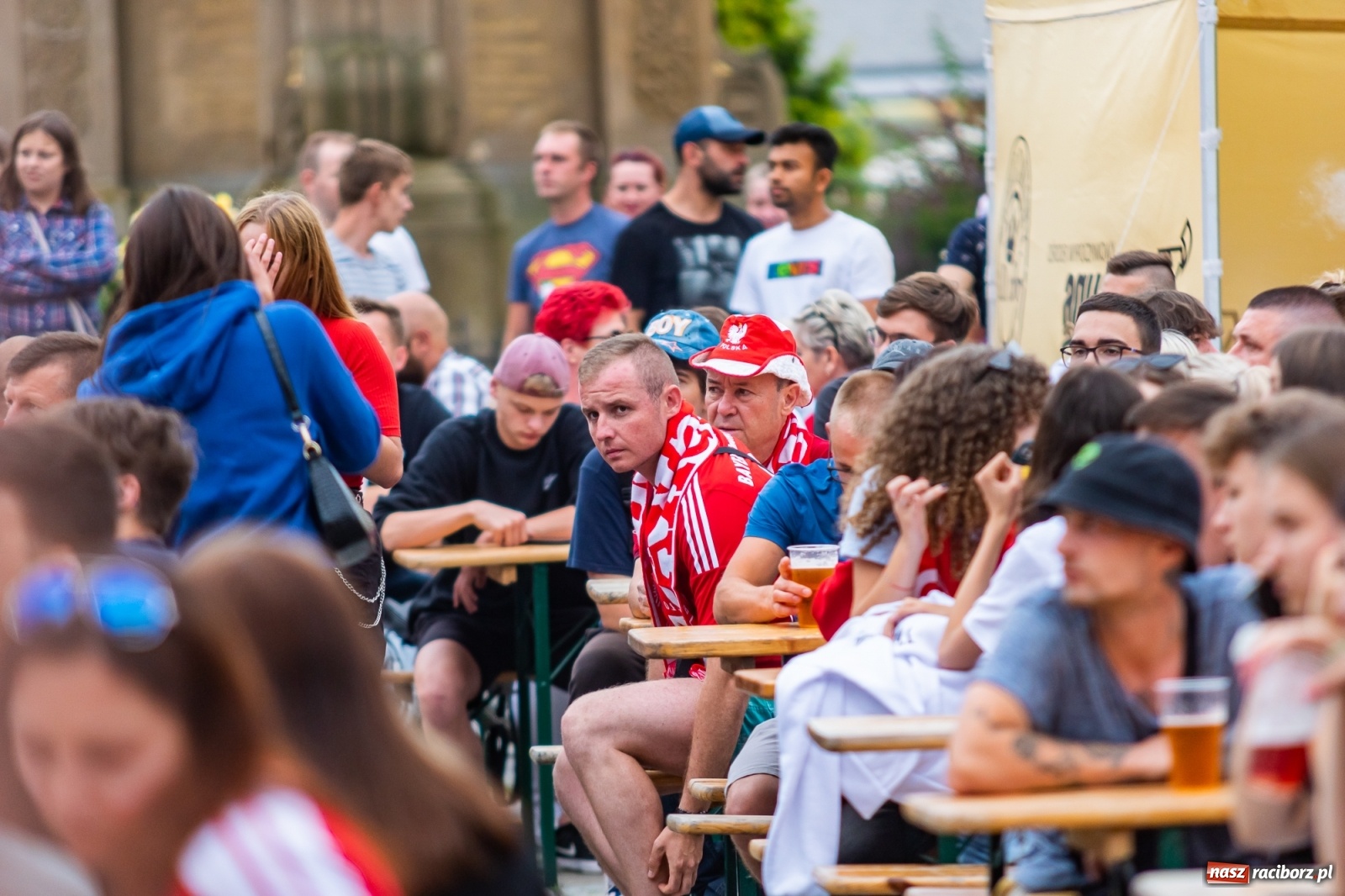 Zdjęcie w galerii na portalu naszraciborz.pl: Polska-Szwecja. Piłkarski rollercoaster w raciborskich strefach kibica wiadomości z regionu
