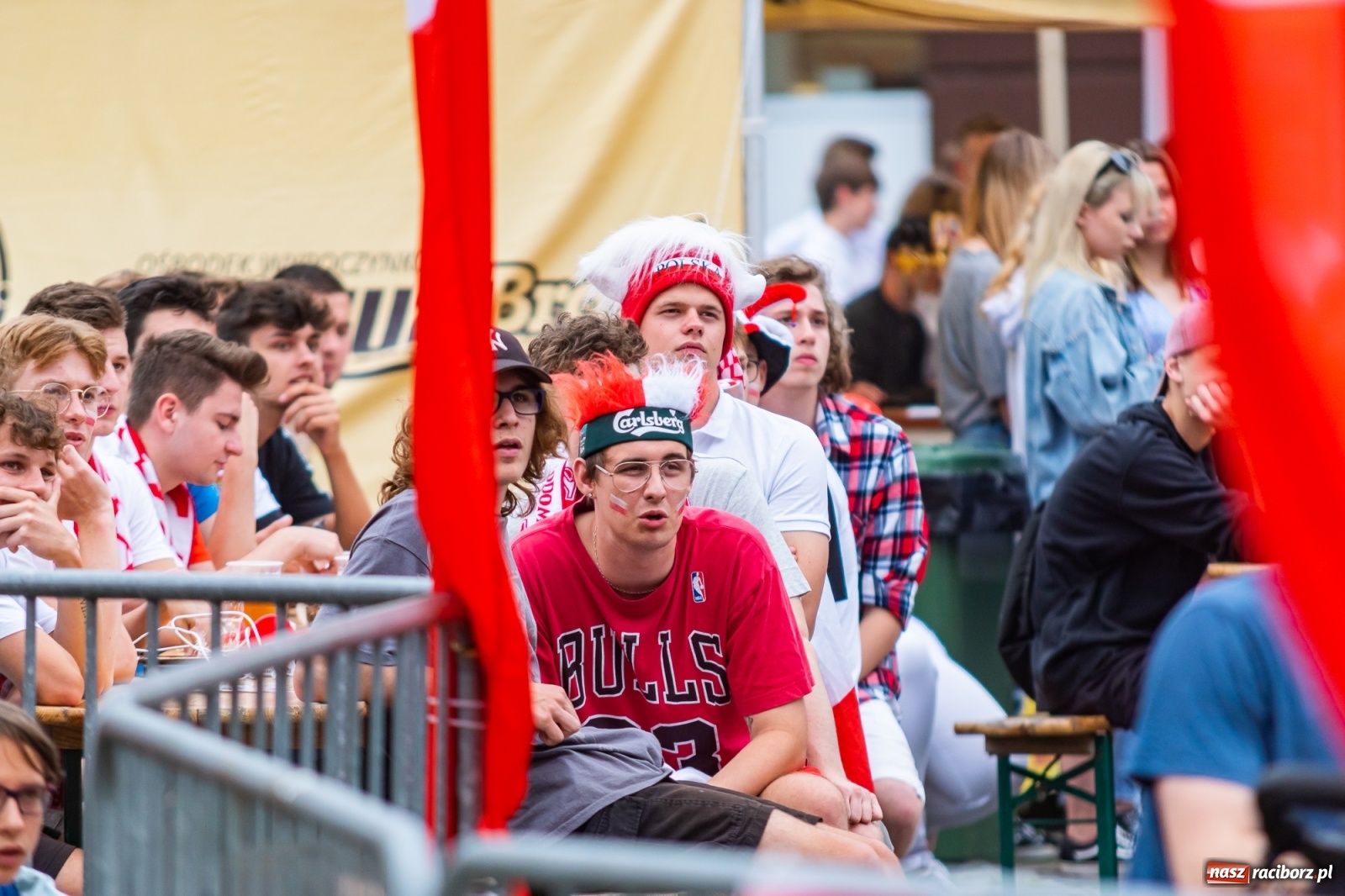 Zdjęcie w galerii na portalu naszraciborz.pl: Polska-Szwecja. Piłkarski rollercoaster w raciborskich strefach kibica wiadomości z regionu