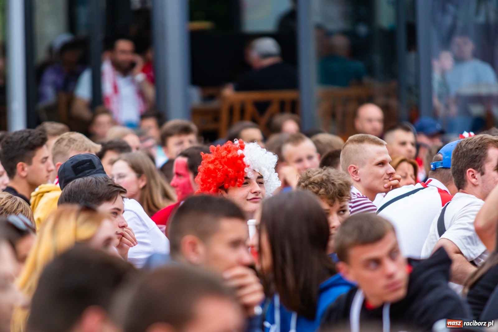 Zdjęcie w galerii na portalu naszraciborz.pl: Polska-Szwecja. Piłkarski rollercoaster w raciborskich strefach kibica wiadomości z regionu