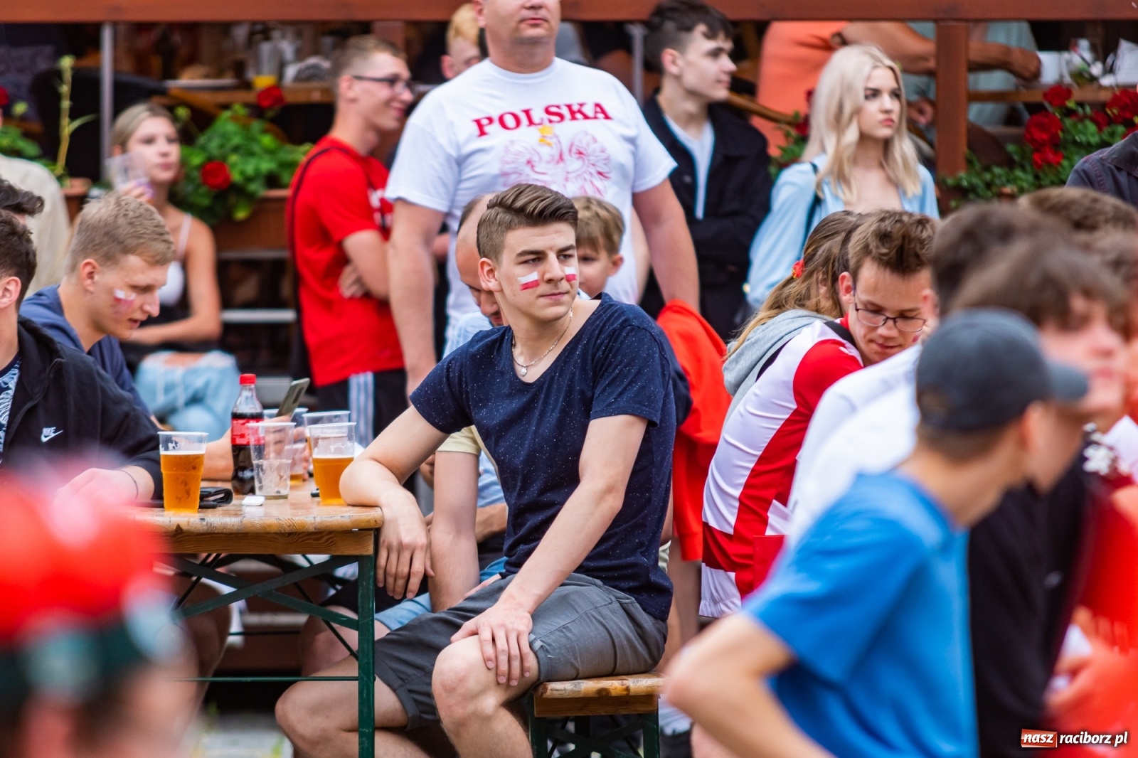 Zdjęcie w galerii na portalu naszraciborz.pl: Polska-Szwecja. Piłkarski rollercoaster w raciborskich strefach kibica wiadomości z regionu