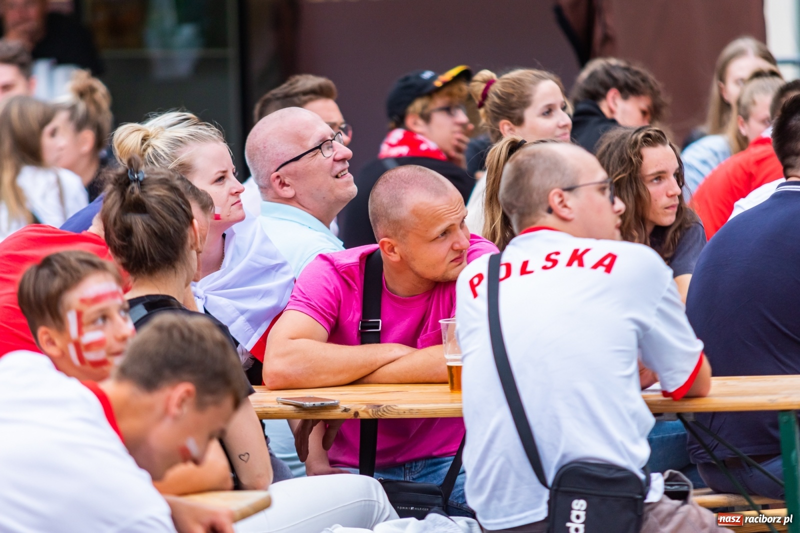 Zdjęcie w galerii na portalu naszraciborz.pl: Polska-Szwecja. Piłkarski rollercoaster w raciborskich strefach kibica wiadomości z regionu