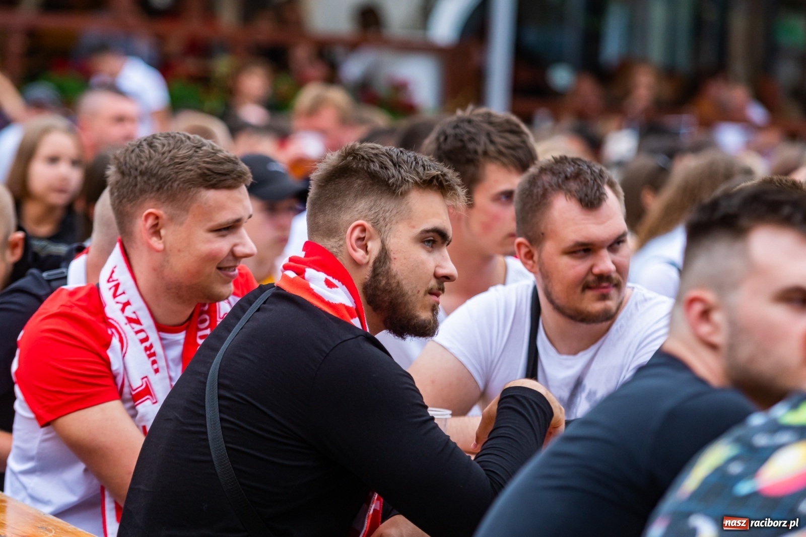 Zdjęcie w galerii na portalu naszraciborz.pl: Polska-Szwecja. Piłkarski rollercoaster w raciborskich strefach kibica wiadomości z regionu