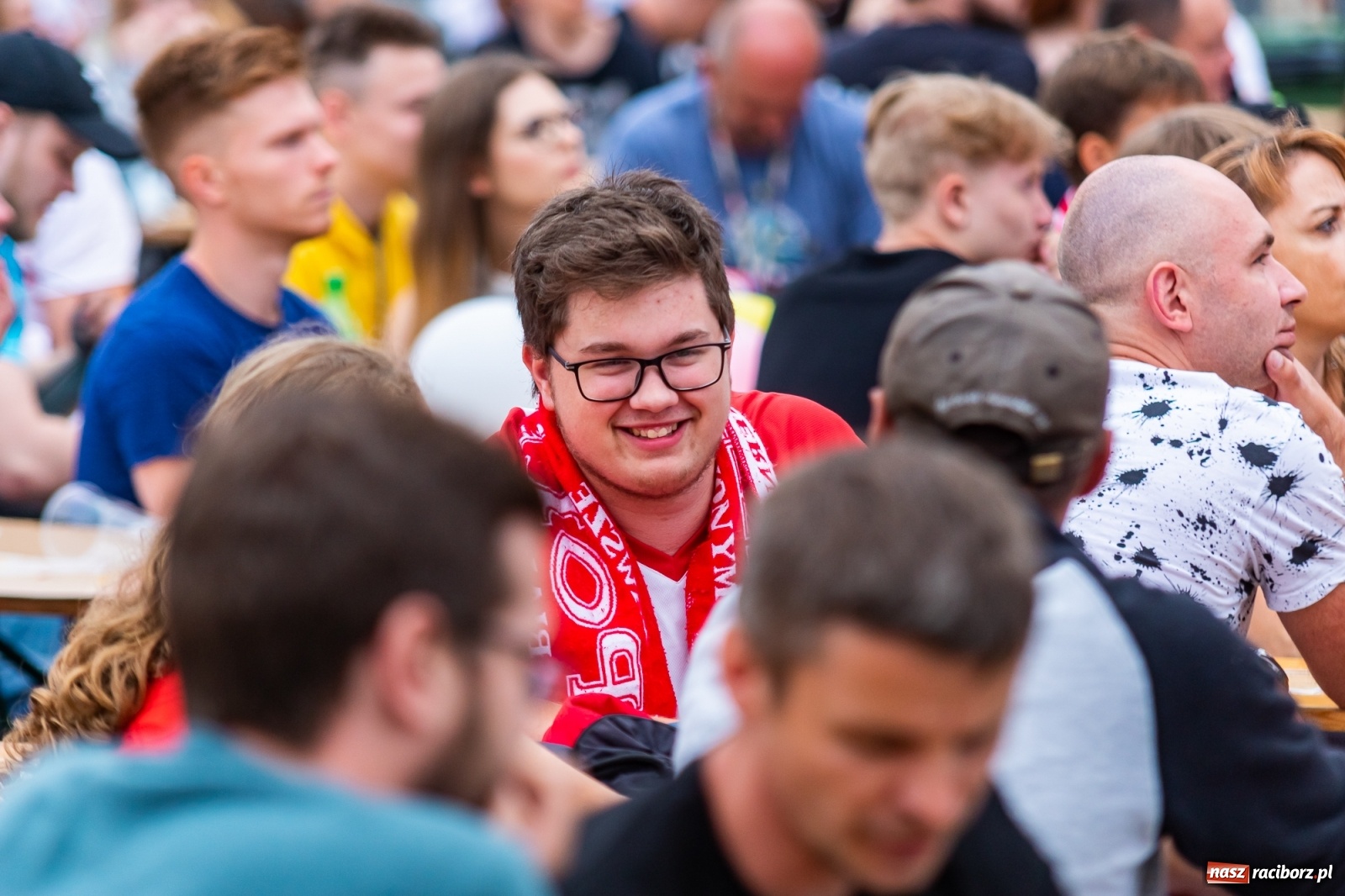 Zdjęcie w galerii na portalu naszraciborz.pl: Polska-Szwecja. Piłkarski rollercoaster w raciborskich strefach kibica wiadomości z regionu