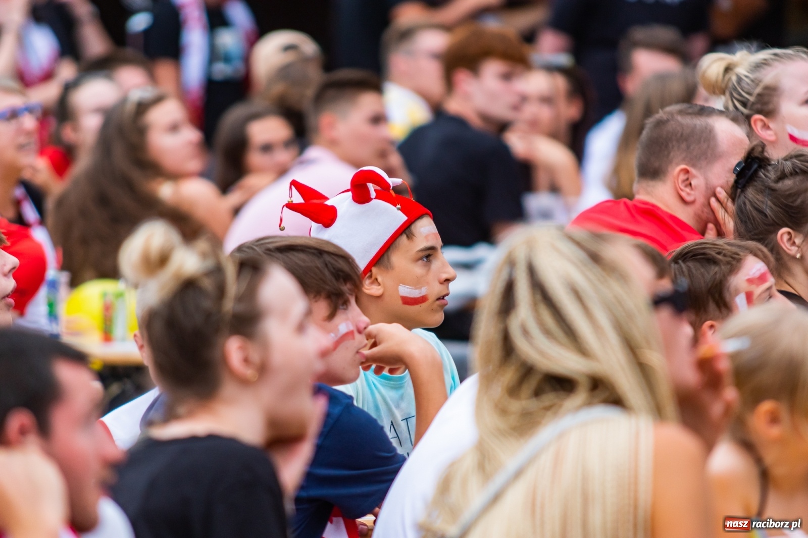 Zdjęcie w galerii na portalu naszraciborz.pl: Polska-Szwecja. Piłkarski rollercoaster w raciborskich strefach kibica wiadomości z regionu