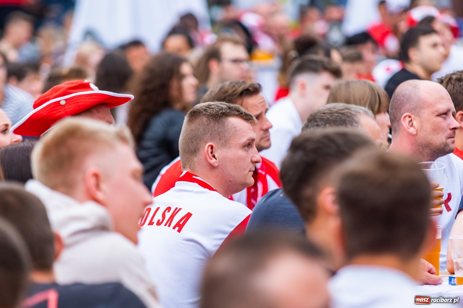 Zdjęcie w galerii na portalu naszraciborz.pl: Polska-Szwecja. Piłkarski rollercoaster w raciborskich strefach kibica wiadomości z regionu