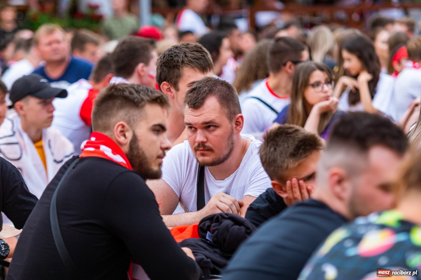 Zdjęcie w galerii na portalu naszraciborz.pl: Polska-Szwecja. Piłkarski rollercoaster w raciborskich strefach kibica wiadomości z regionu