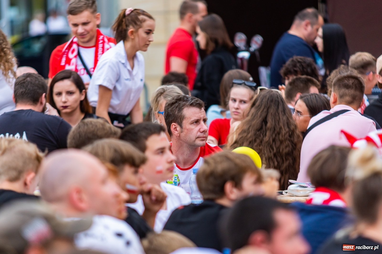 Zdjęcie w galerii na portalu naszraciborz.pl: Polska-Szwecja. Piłkarski rollercoaster w raciborskich strefach kibica wiadomości z regionu