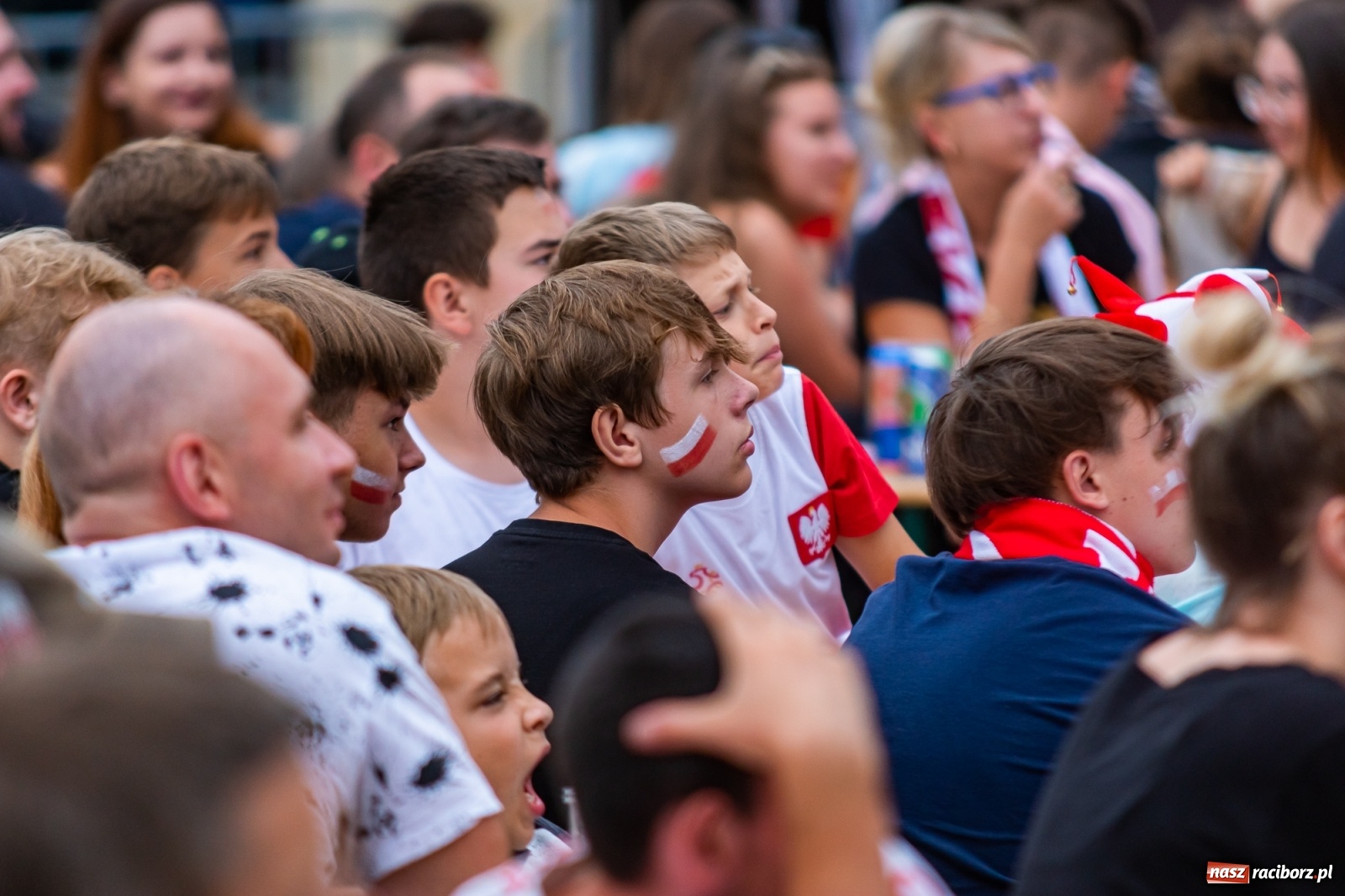 Zdjęcie w galerii na portalu naszraciborz.pl: Polska-Szwecja. Piłkarski rollercoaster w raciborskich strefach kibica wiadomości z regionu