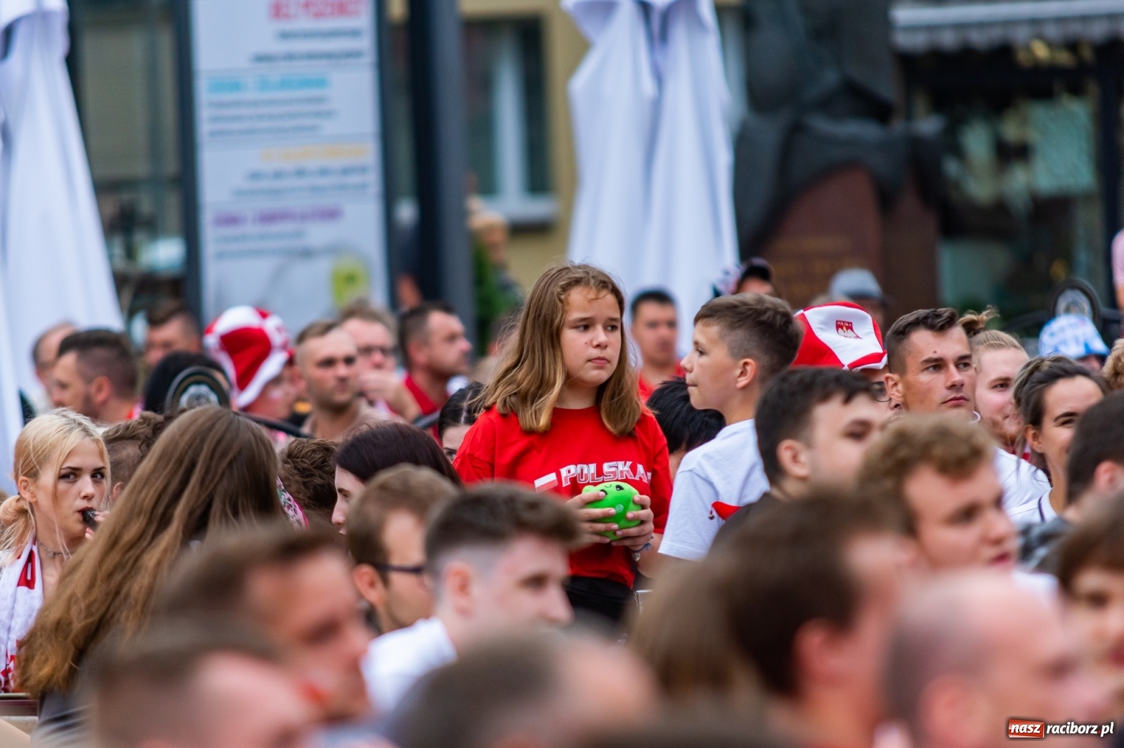 Zdjęcie w galerii na portalu naszraciborz.pl: Polska-Szwecja. Piłkarski rollercoaster w raciborskich strefach kibica wiadomości z regionu