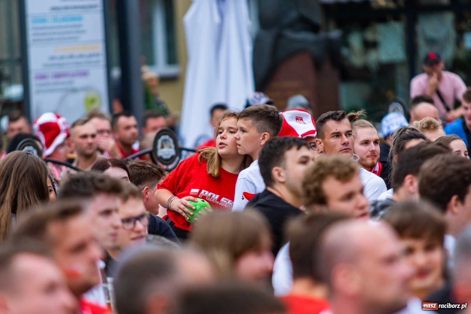 Zdjęcie w galerii na portalu naszraciborz.pl: Polska-Szwecja. Piłkarski rollercoaster w raciborskich strefach kibica wiadomości z regionu