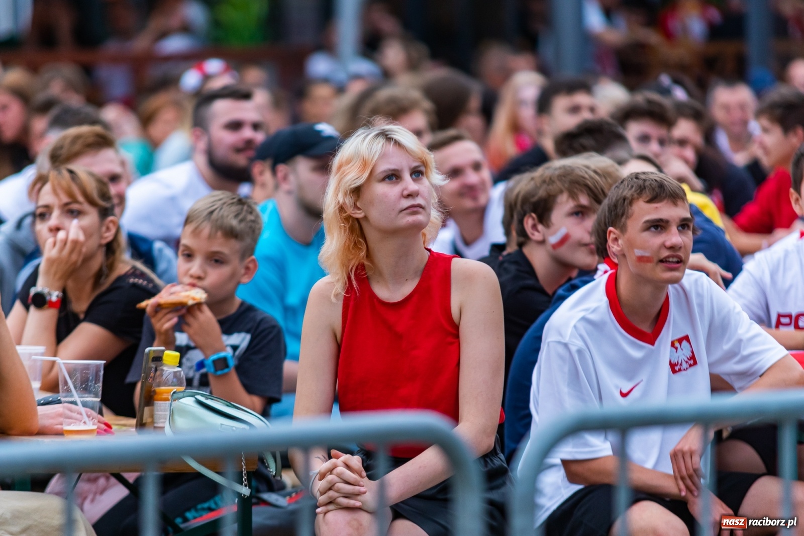Zdjęcie w galerii na portalu naszraciborz.pl: Polska-Szwecja. Piłkarski rollercoaster w raciborskich strefach kibica wiadomości z regionu