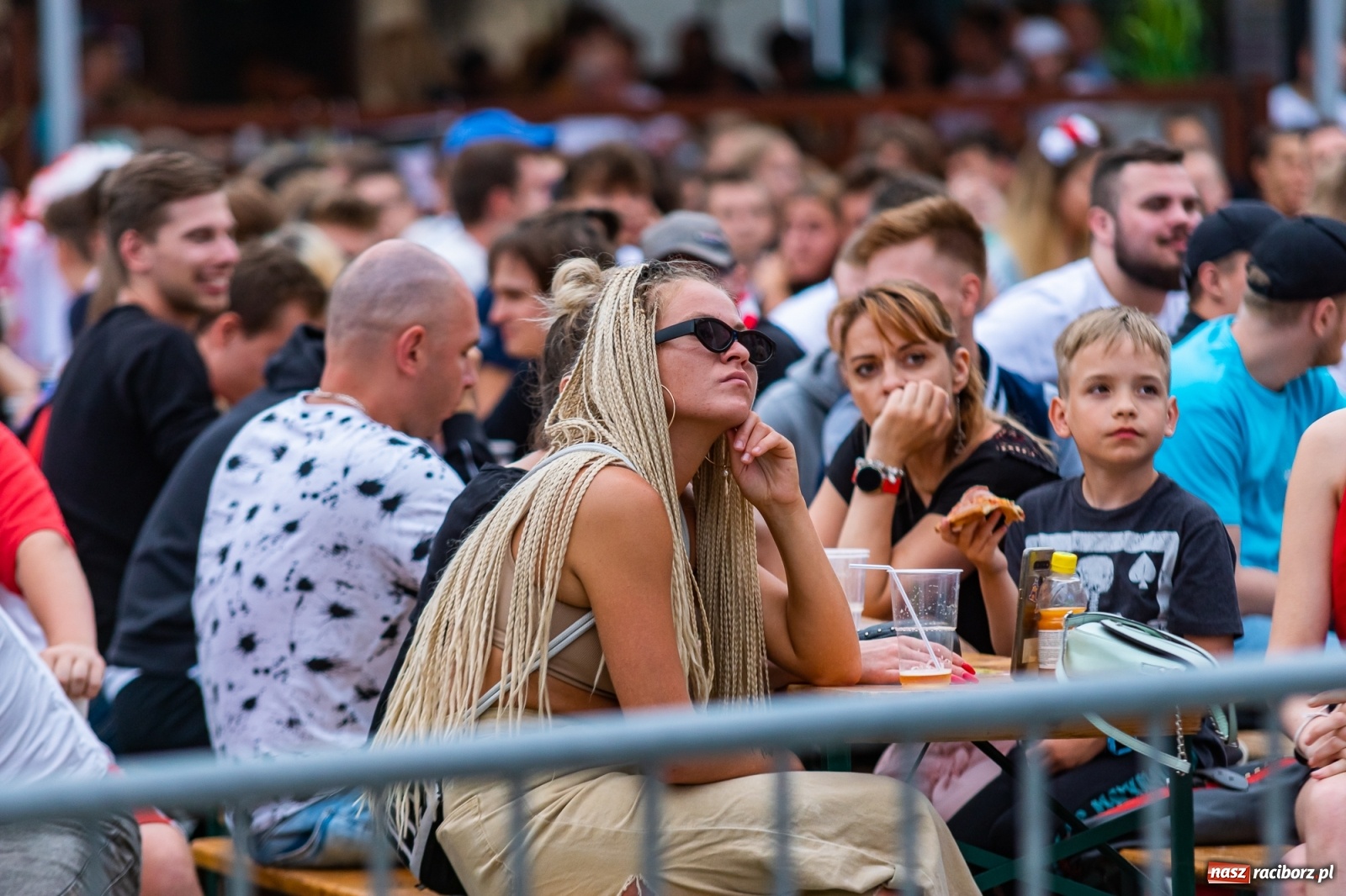 Zdjęcie w galerii na portalu naszraciborz.pl: Polska-Szwecja. Piłkarski rollercoaster w raciborskich strefach kibica wiadomości z regionu
