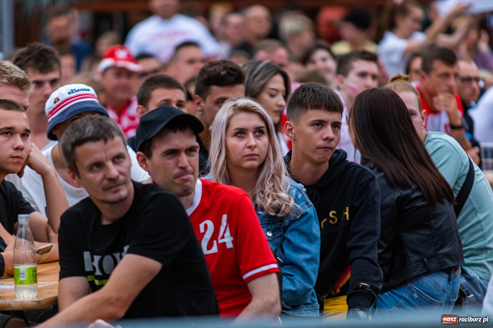 Zdjęcie w galerii na portalu naszraciborz.pl: Polska-Szwecja. Piłkarski rollercoaster w raciborskich strefach kibica wiadomości z regionu