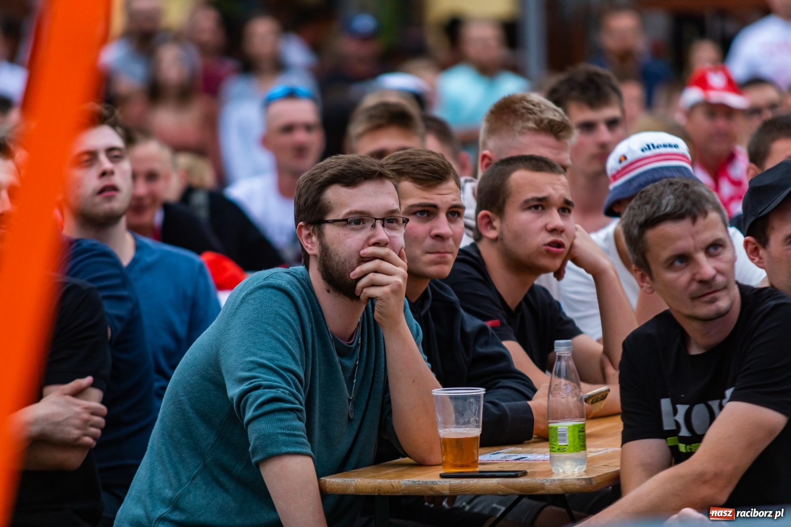 Zdjęcie w galerii na portalu naszraciborz.pl: Polska-Szwecja. Piłkarski rollercoaster w raciborskich strefach kibica wiadomości z regionu