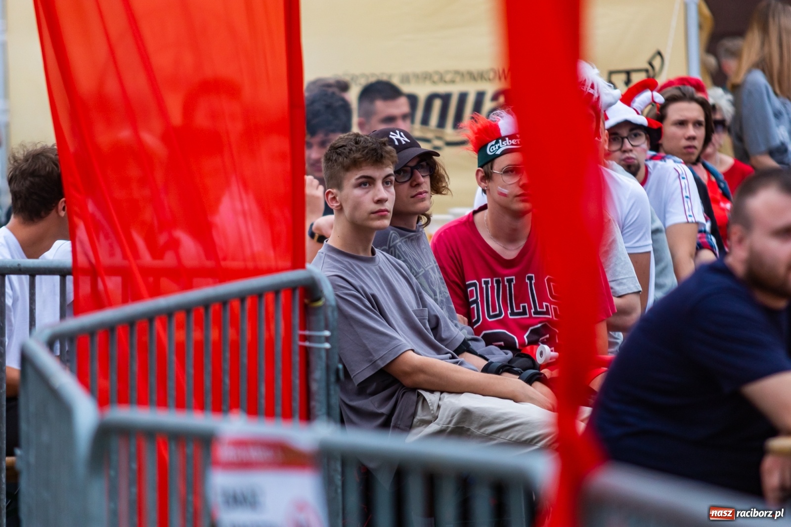 Zdjęcie w galerii na portalu naszraciborz.pl: Polska-Szwecja. Piłkarski rollercoaster w raciborskich strefach kibica wiadomości z regionu