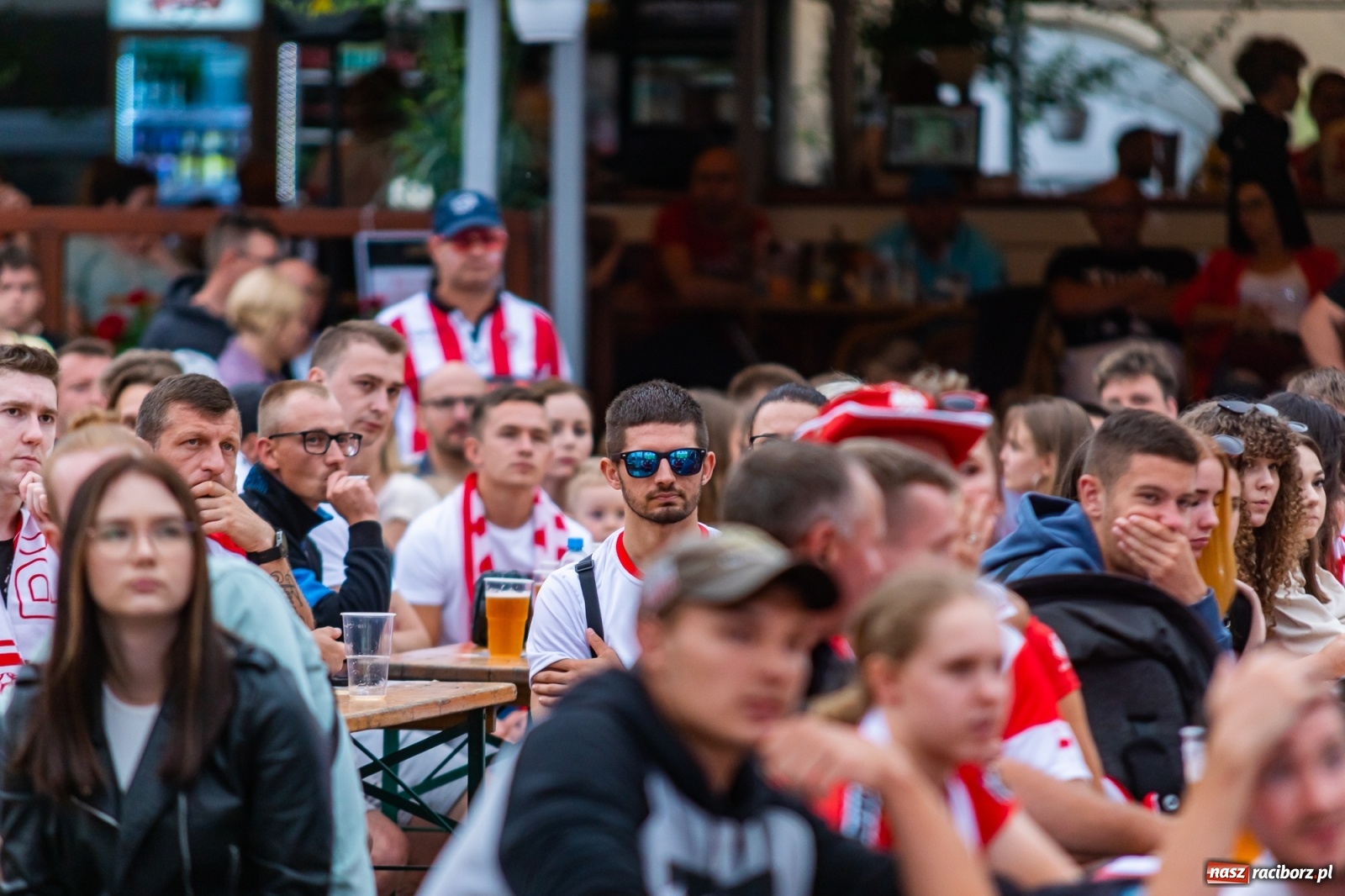 Zdjęcie w galerii na portalu naszraciborz.pl: Polska-Szwecja. Piłkarski rollercoaster w raciborskich strefach kibica wiadomości z regionu