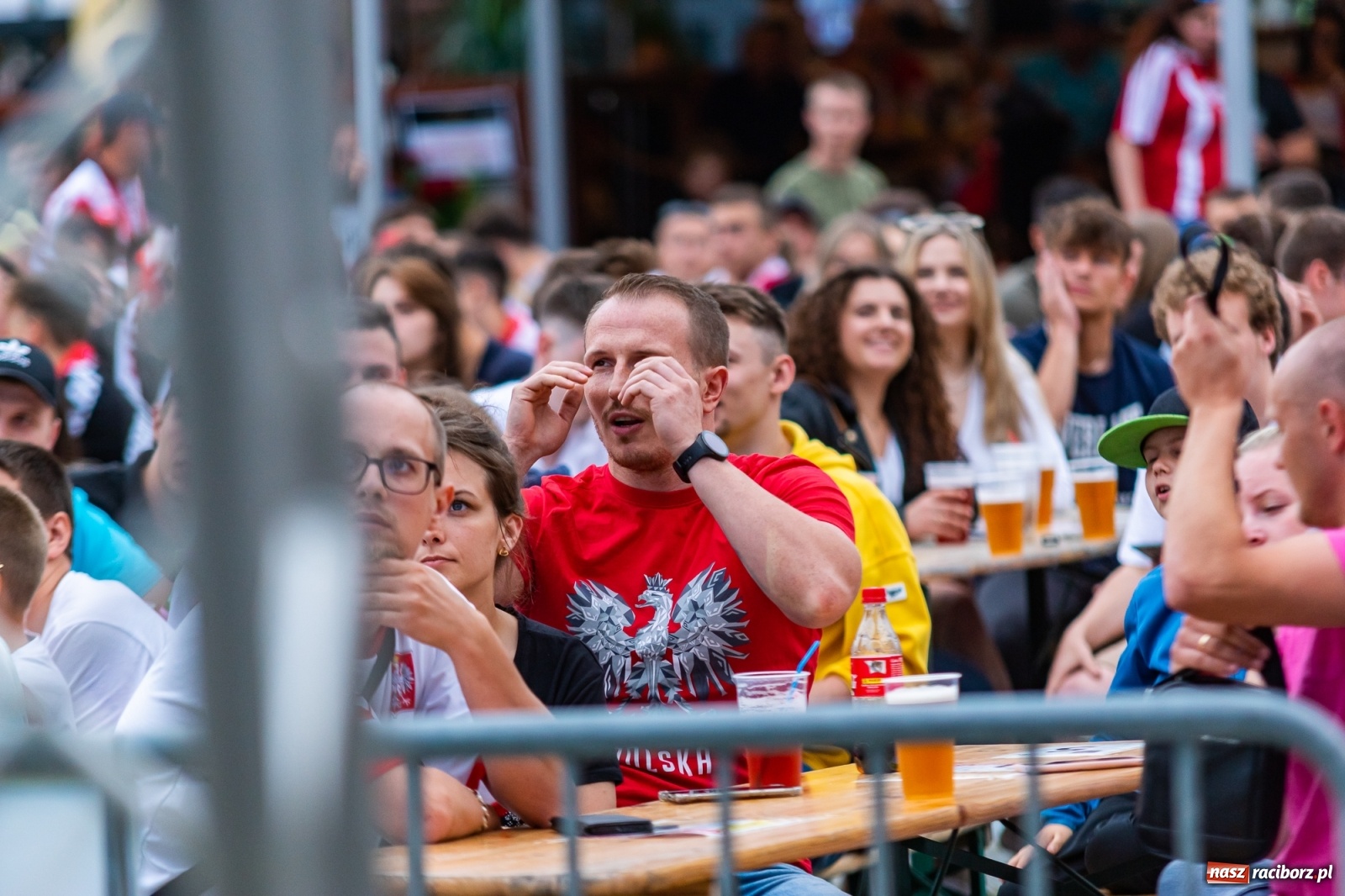 Zdjęcie w galerii na portalu naszraciborz.pl: Polska-Szwecja. Piłkarski rollercoaster w raciborskich strefach kibica wiadomości z regionu