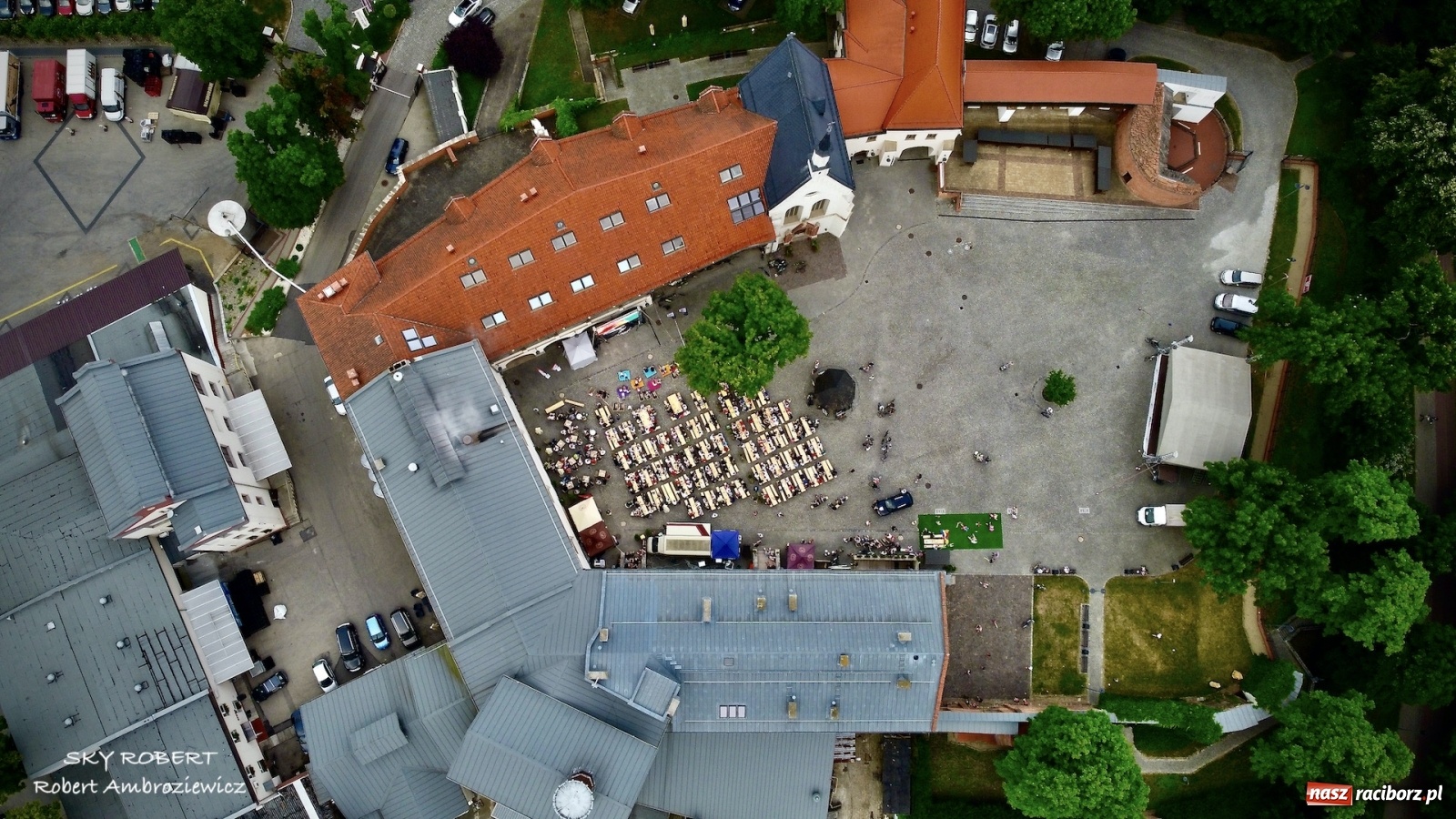 Zdjęcie w galerii na portalu naszraciborz.pl: Polska-Szwecja. Piłkarski rollercoaster w raciborskich strefach kibica wiadomości z regionu