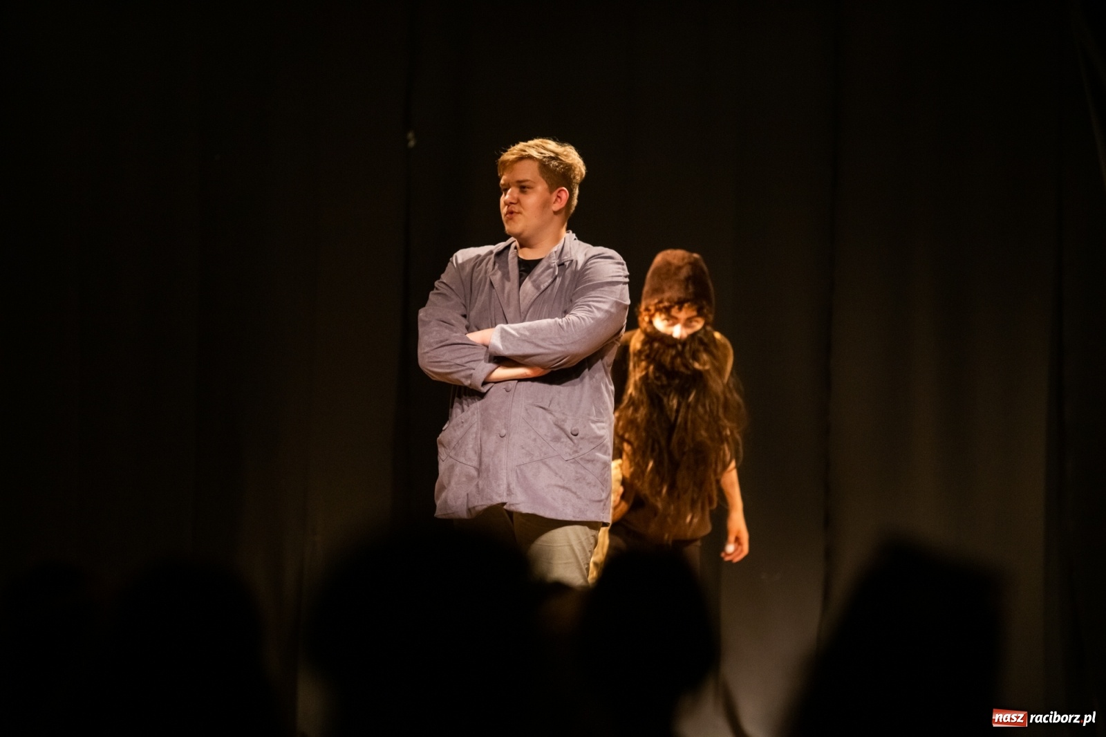 Zdjęcie w galerii na portalu naszraciborz.pl: Spektakl Igraszki z diabłem na scenie MDK wiadomości z regionu