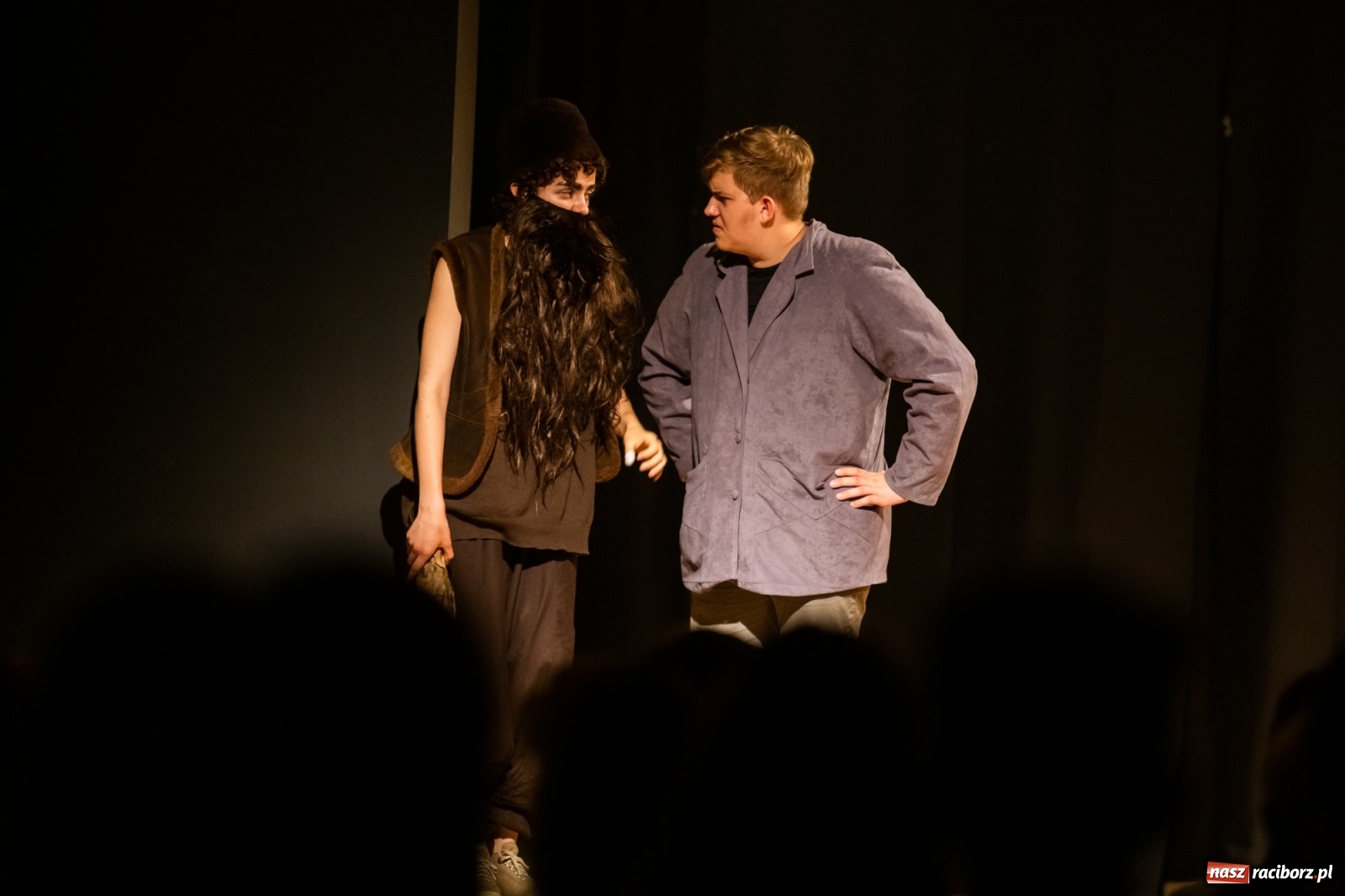 Zdjęcie w galerii na portalu naszraciborz.pl: Spektakl Igraszki z diabłem na scenie MDK wiadomości z regionu