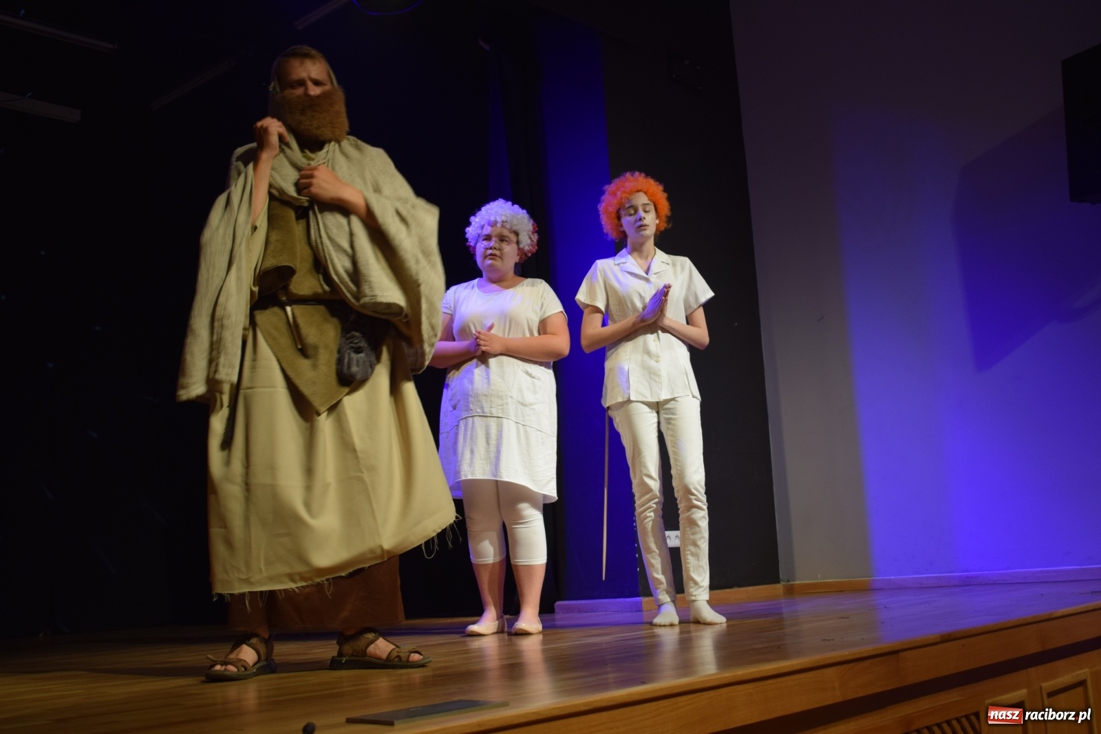 Zdjęcie w galerii na portalu naszraciborz.pl: Spektakl Igraszki z diabłem na scenie MDK wiadomości z regionu