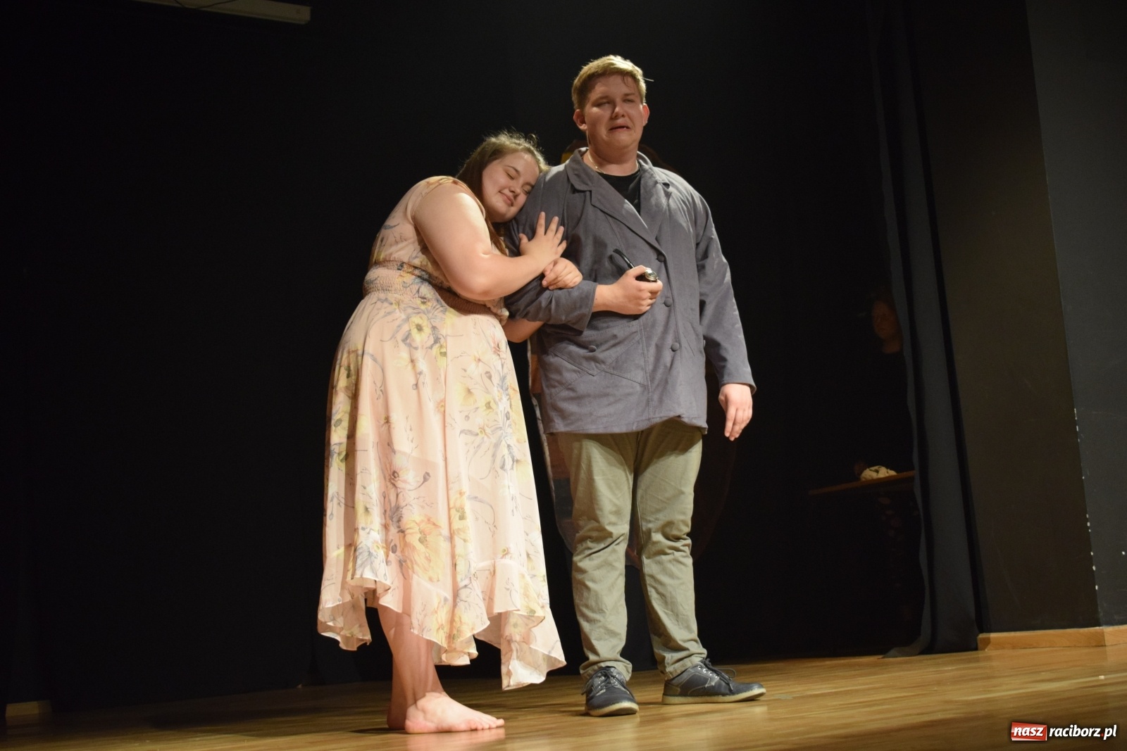 Zdjęcie w galerii na portalu naszraciborz.pl: Spektakl Igraszki z diabłem na scenie MDK wiadomości z regionu