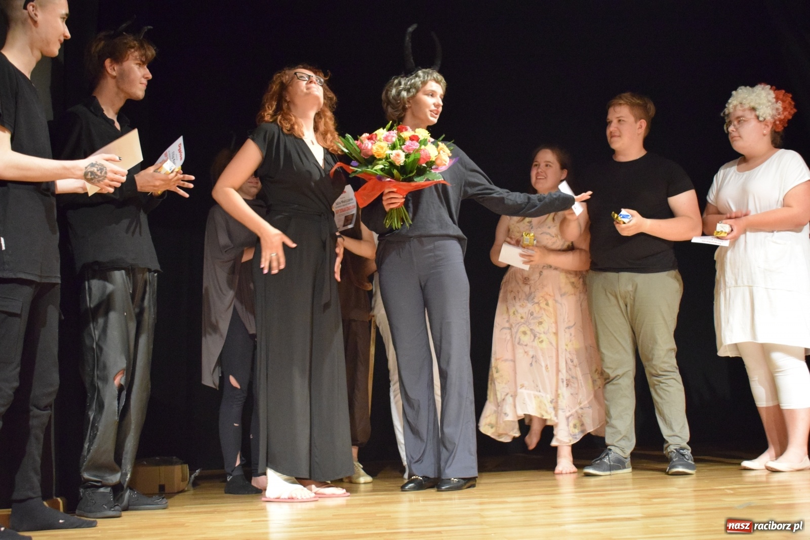 Zdjęcie w galerii na portalu naszraciborz.pl: Spektakl Igraszki z diabłem na scenie MDK wiadomości z regionu