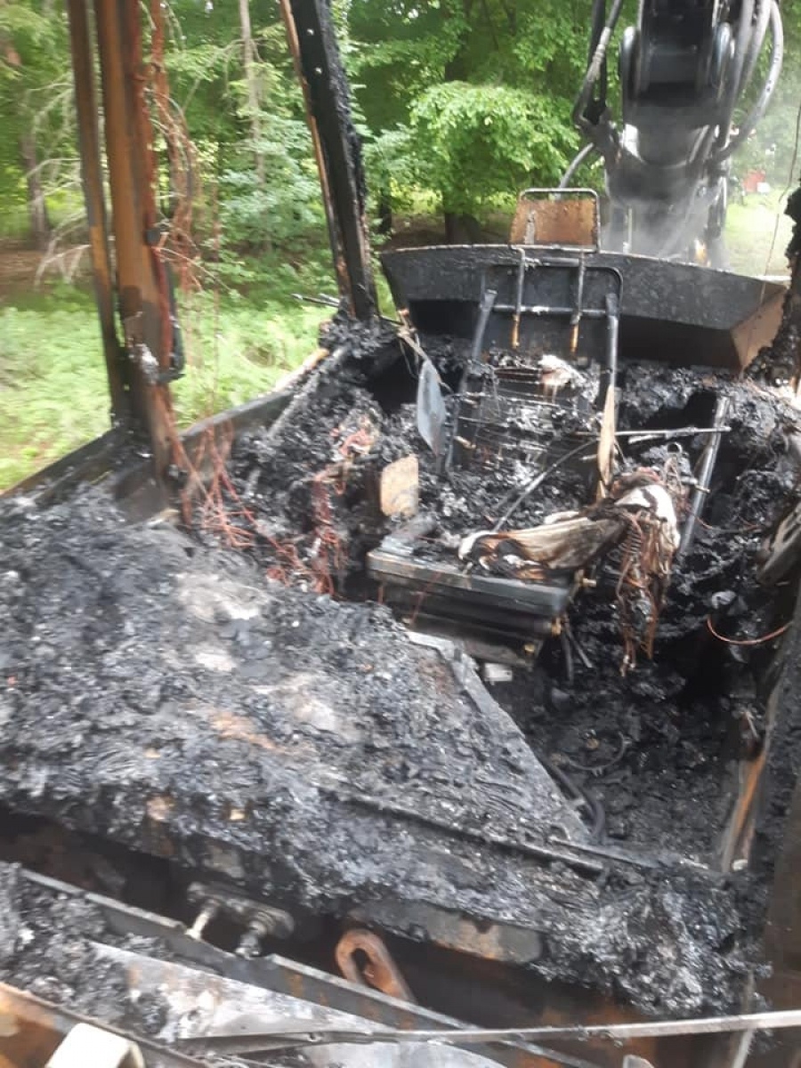 Zdjęcie w galerii na portalu naszraciborz.pl: 700 tys. złotych strat po pożarze harwestera wiadomości z regionu