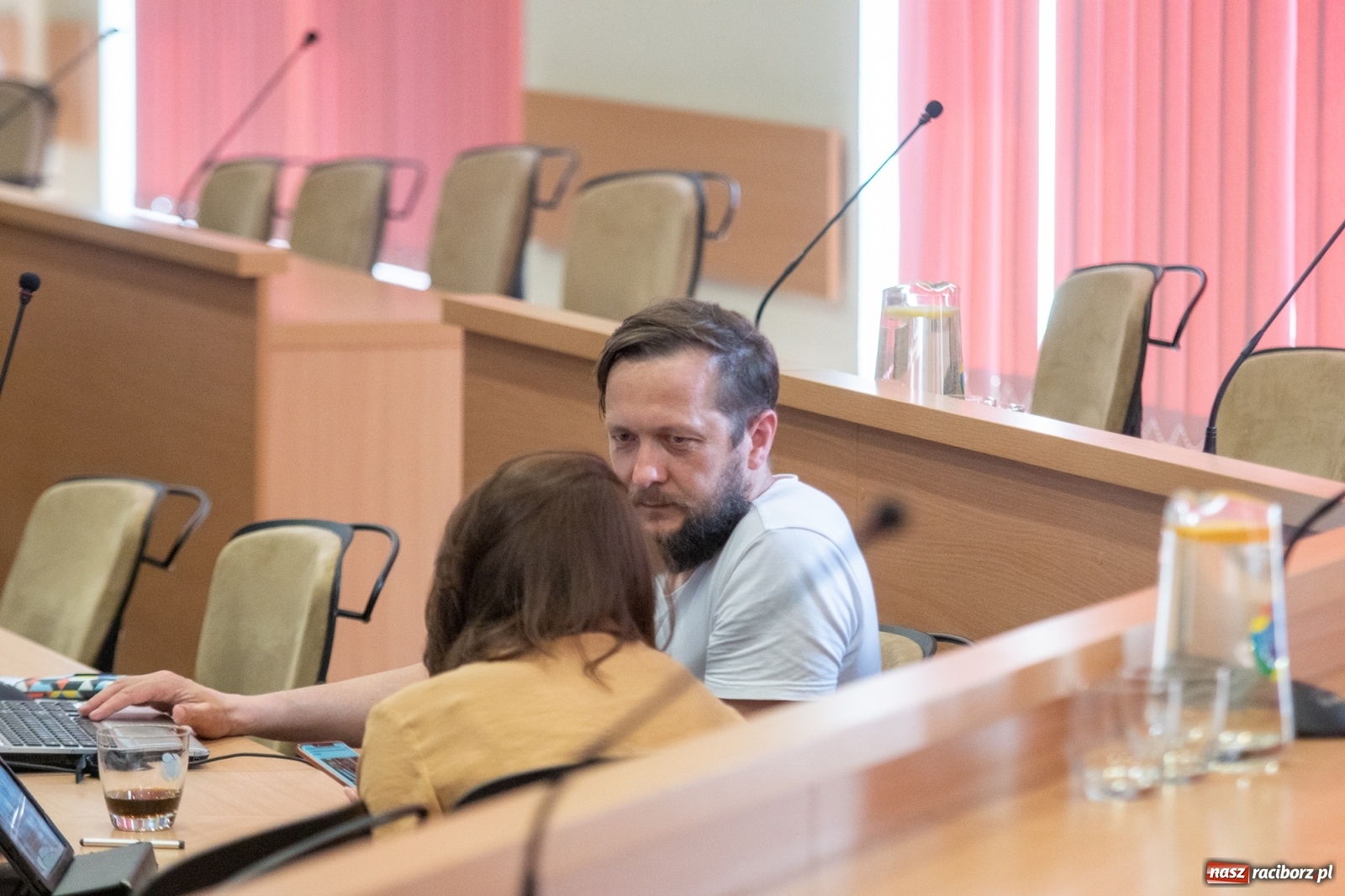 Zdjęcie w galerii na portalu naszraciborz.pl: W ratuszu o korkach na Rybnickiej, łataniu Królewskiej, wyścigach na Ocicach i pasach na Morawskiej wiadomości z regionu