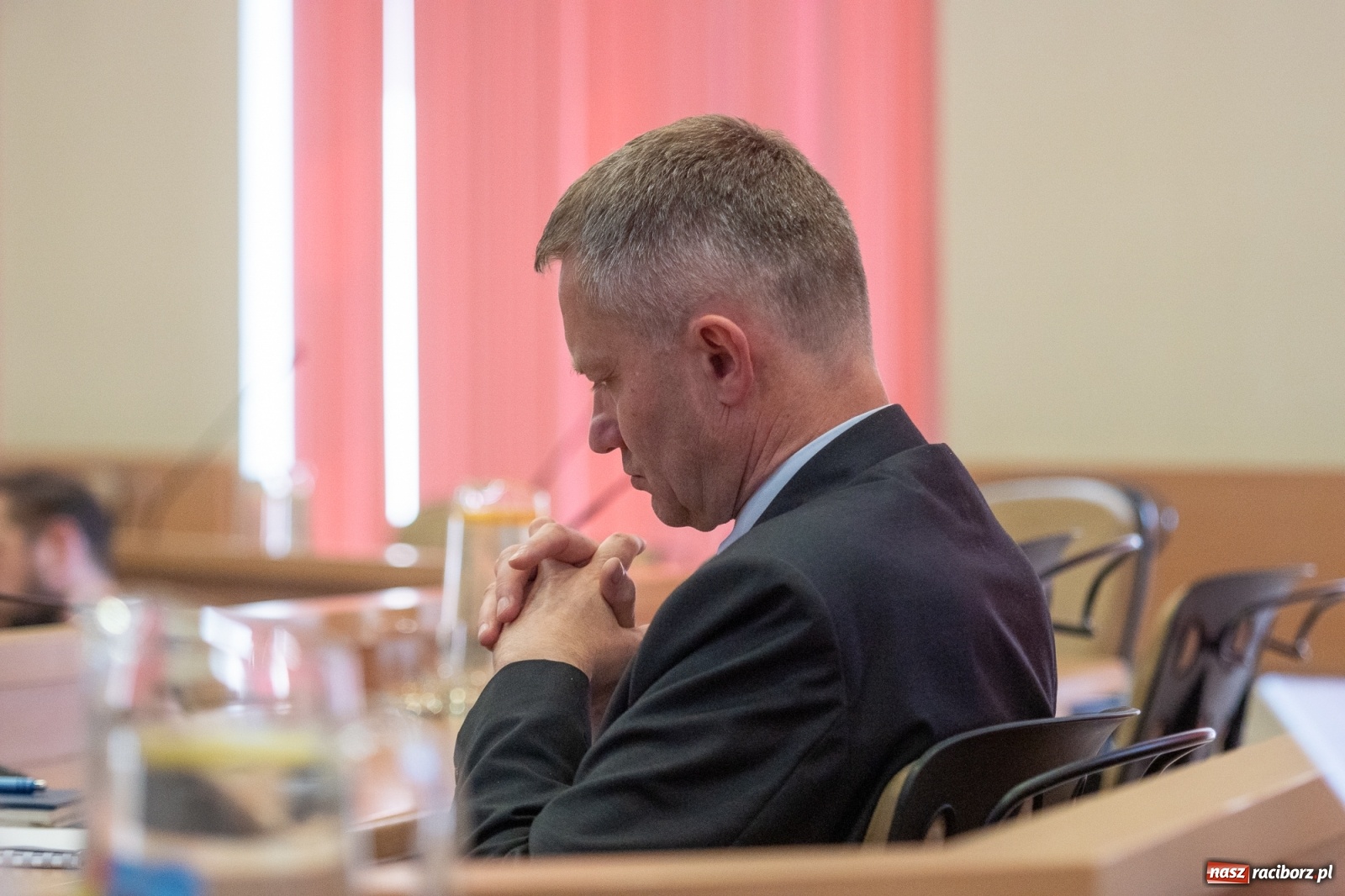 Zdjęcie w galerii na portalu naszraciborz.pl: W ratuszu o korkach na Rybnickiej, łataniu Królewskiej, wyścigach na Ocicach i pasach na Morawskiej wiadomości z regionu