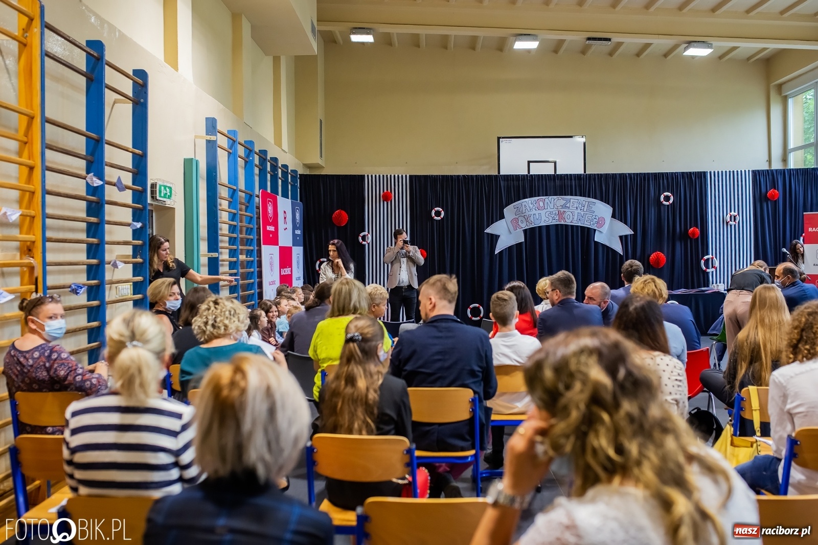 Zdjęcie w galerii na portalu naszraciborz.pl: Miejskie zakończenie roku szkolnego. Nagrodzono laureatów i finalistów konkursów wiadomości z regionu
