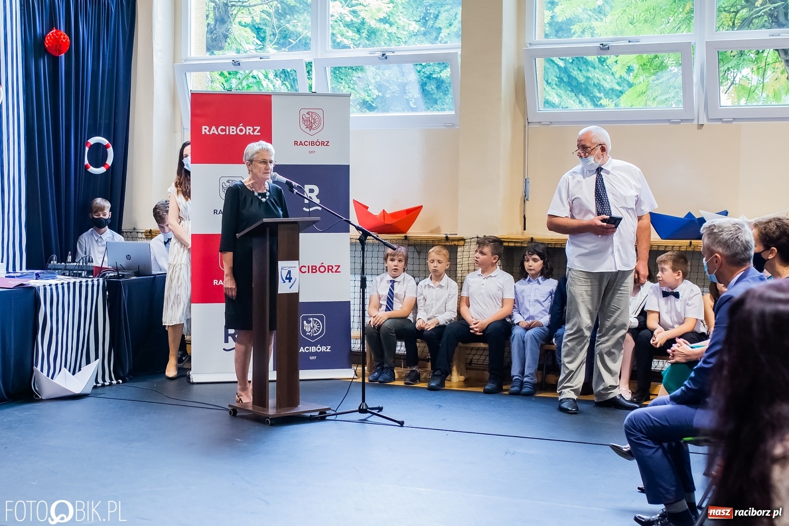 Zdjęcie w galerii na portalu naszraciborz.pl: Miejskie zakończenie roku szkolnego. Nagrodzono laureatów i finalistów konkursów wiadomości z regionu