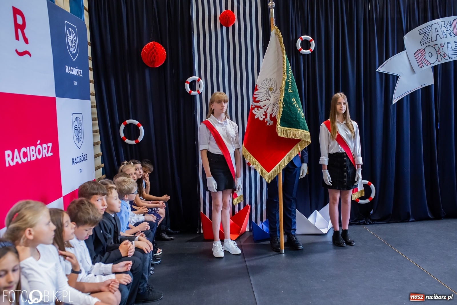 Zdjęcie w galerii na portalu naszraciborz.pl: Miejskie zakończenie roku szkolnego. Nagrodzono laureatów i finalistów konkursów wiadomości z regionu