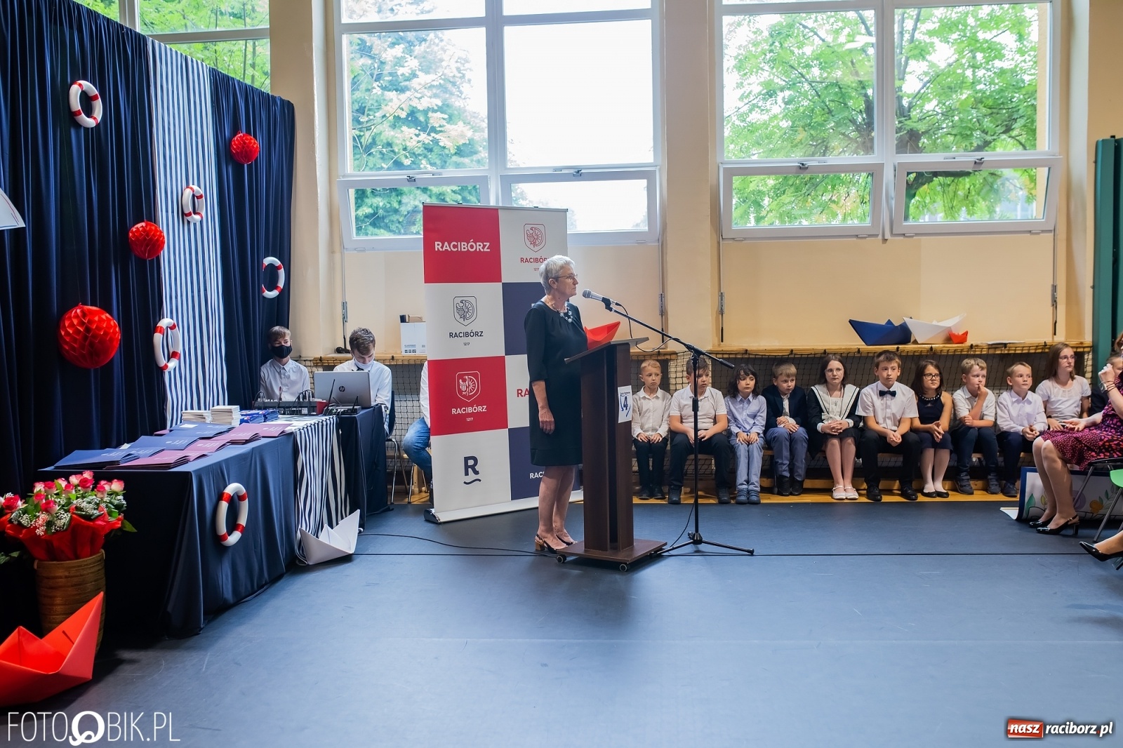 Zdjęcie w galerii na portalu naszraciborz.pl: Miejskie zakończenie roku szkolnego. Nagrodzono laureatów i finalistów konkursów wiadomości z regionu
