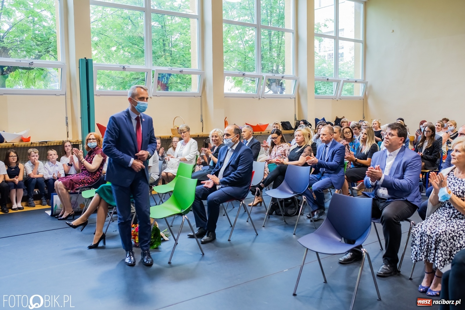 Zdjęcie w galerii na portalu naszraciborz.pl: Miejskie zakończenie roku szkolnego. Nagrodzono laureatów i finalistów konkursów wiadomości z regionu