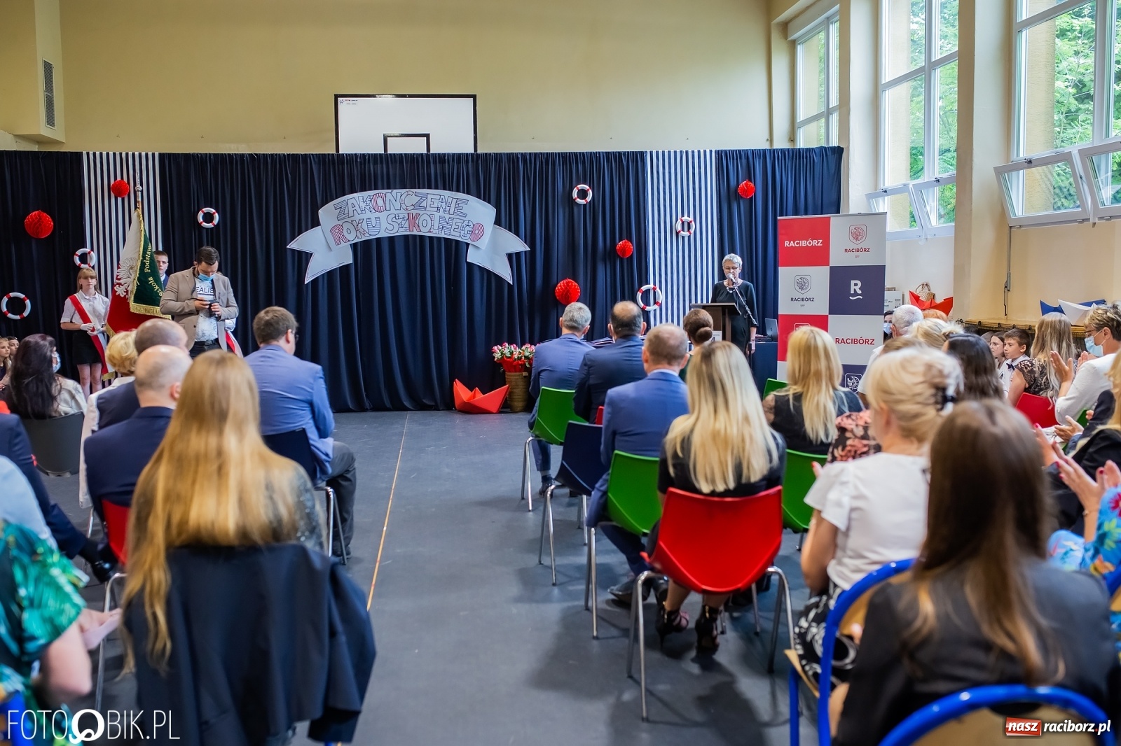 Zdjęcie w galerii na portalu naszraciborz.pl: Miejskie zakończenie roku szkolnego. Nagrodzono laureatów i finalistów konkursów wiadomości z regionu