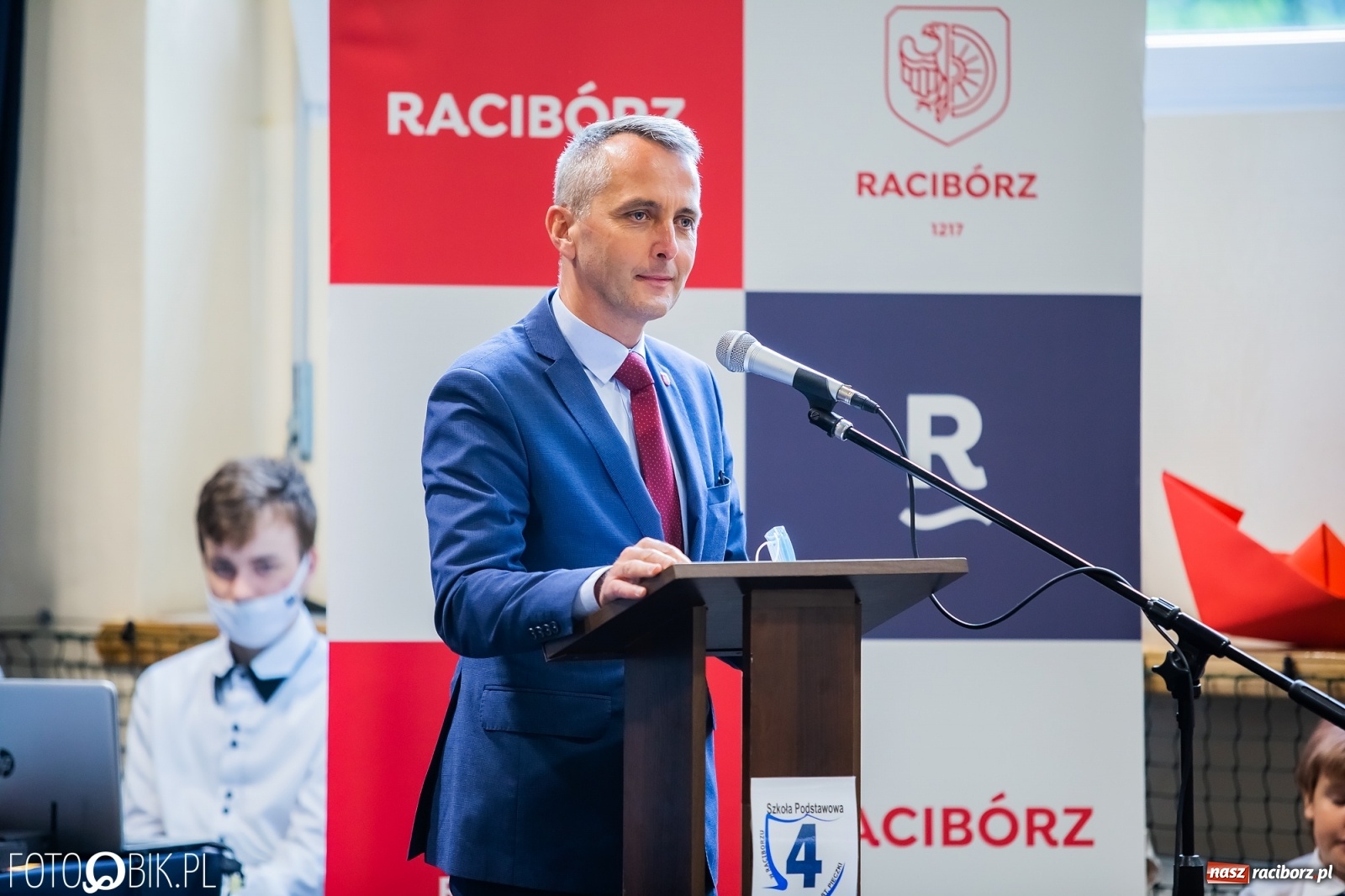 Zdjęcie w galerii na portalu naszraciborz.pl: Miejskie zakończenie roku szkolnego. Nagrodzono laureatów i finalistów konkursów wiadomości z regionu