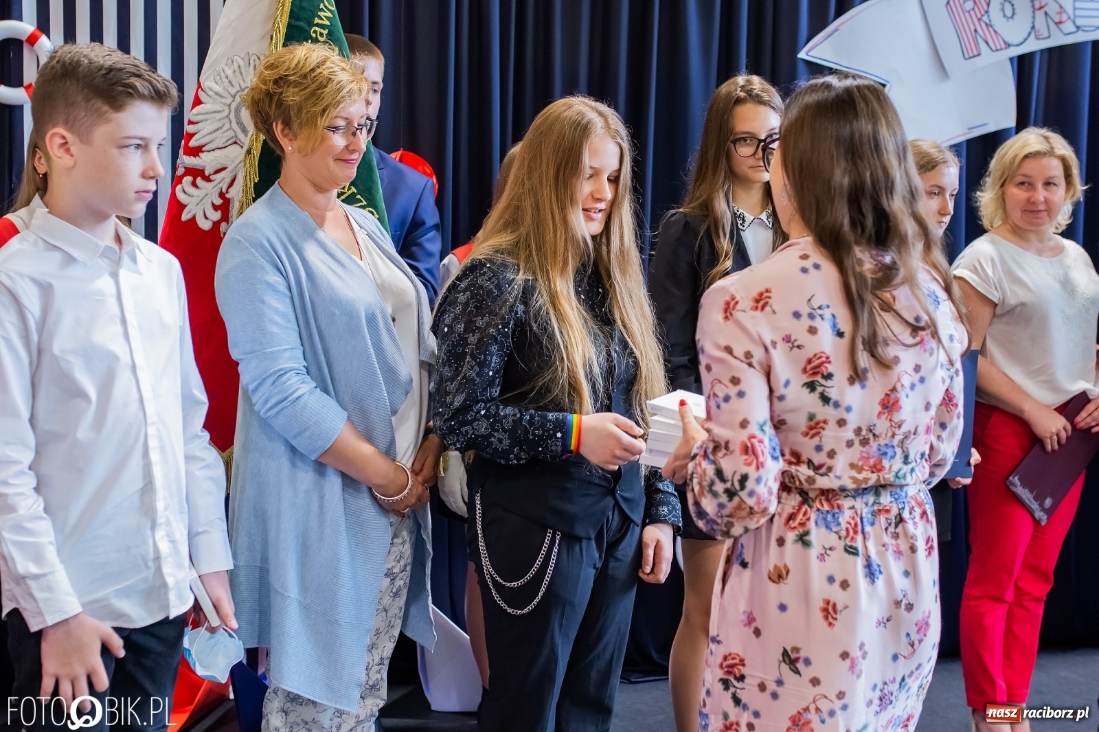 Zdjęcie w galerii na portalu naszraciborz.pl: Miejskie zakończenie roku szkolnego. Nagrodzono laureatów i finalistów konkursów wiadomości z regionu