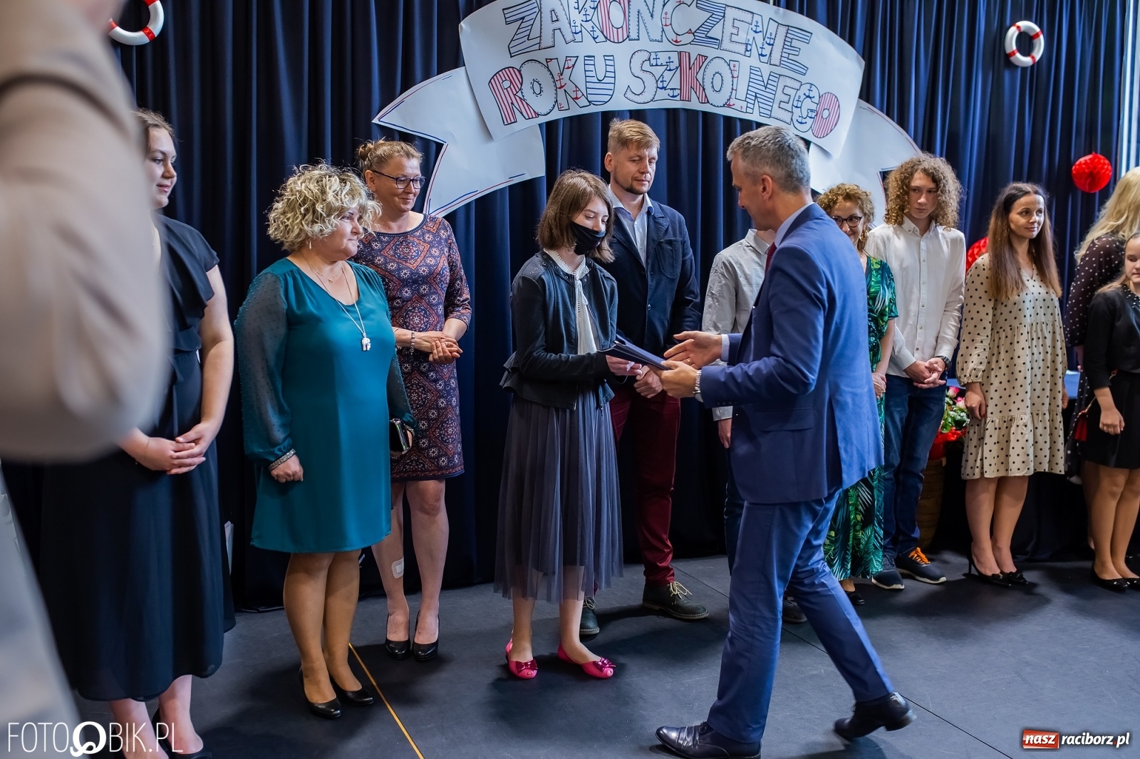 Zdjęcie w galerii na portalu naszraciborz.pl: Miejskie zakończenie roku szkolnego. Nagrodzono laureatów i finalistów konkursów wiadomości z regionu