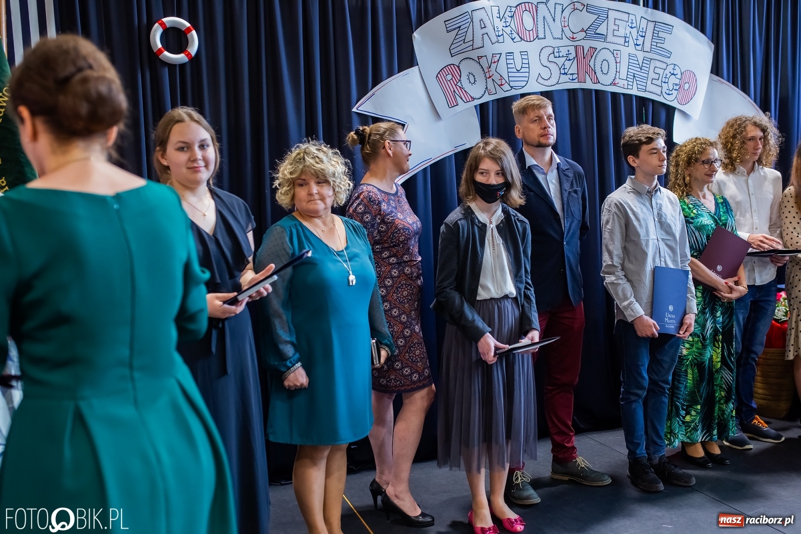 Zdjęcie w galerii na portalu naszraciborz.pl: Miejskie zakończenie roku szkolnego. Nagrodzono laureatów i finalistów konkursów wiadomości z regionu