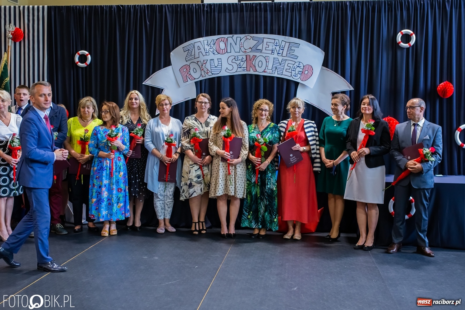 Zdjęcie w galerii na portalu naszraciborz.pl: Miejskie zakończenie roku szkolnego. Nagrodzono laureatów i finalistów konkursów wiadomości z regionu