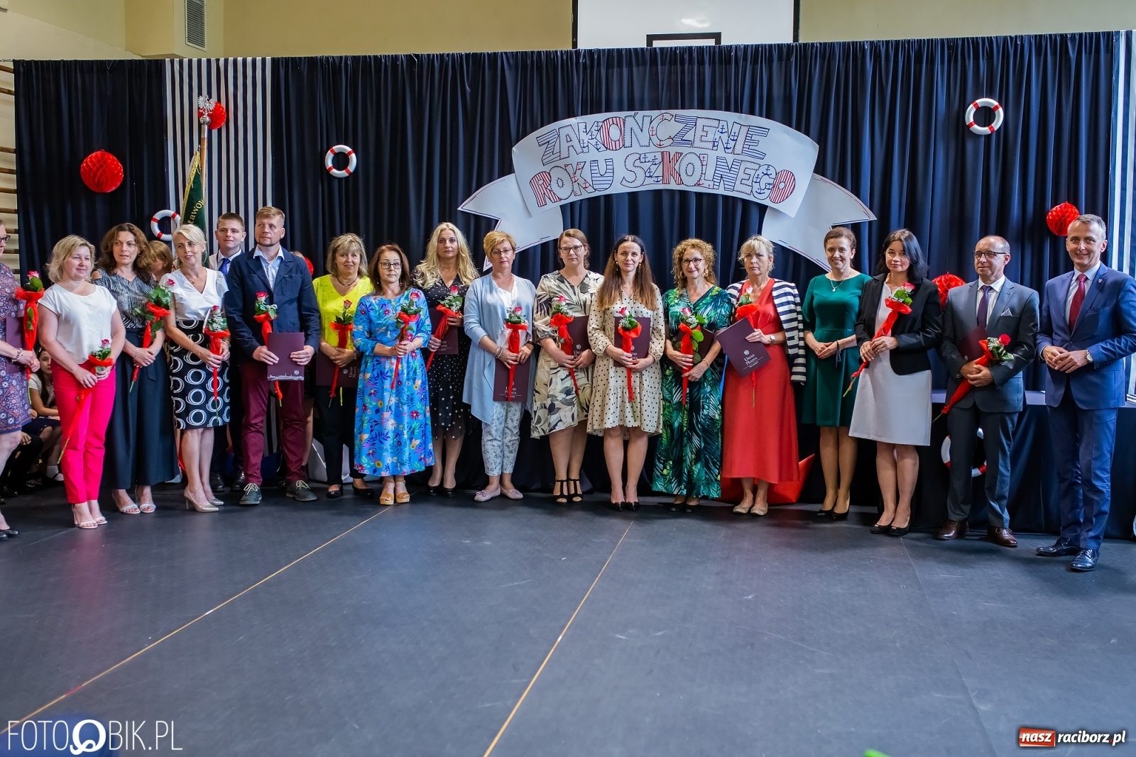 Zdjęcie w galerii na portalu naszraciborz.pl: Miejskie zakończenie roku szkolnego. Nagrodzono laureatów i finalistów konkursów wiadomości z regionu