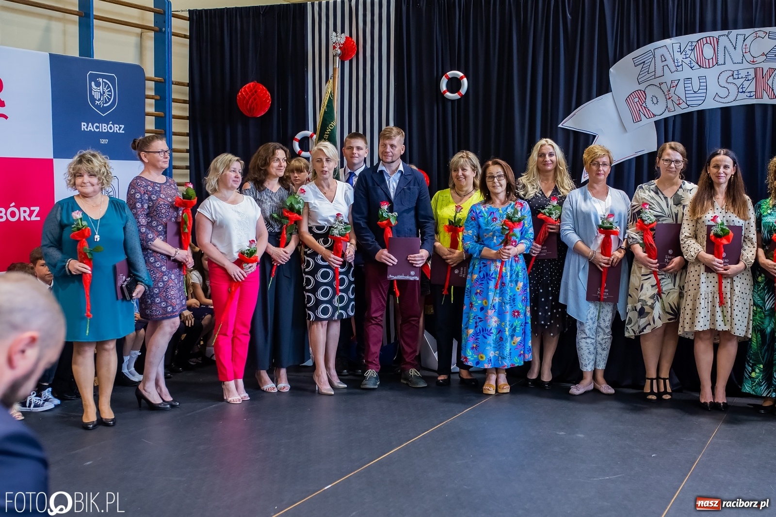 Zdjęcie w galerii na portalu naszraciborz.pl: Miejskie zakończenie roku szkolnego. Nagrodzono laureatów i finalistów konkursów wiadomości z regionu