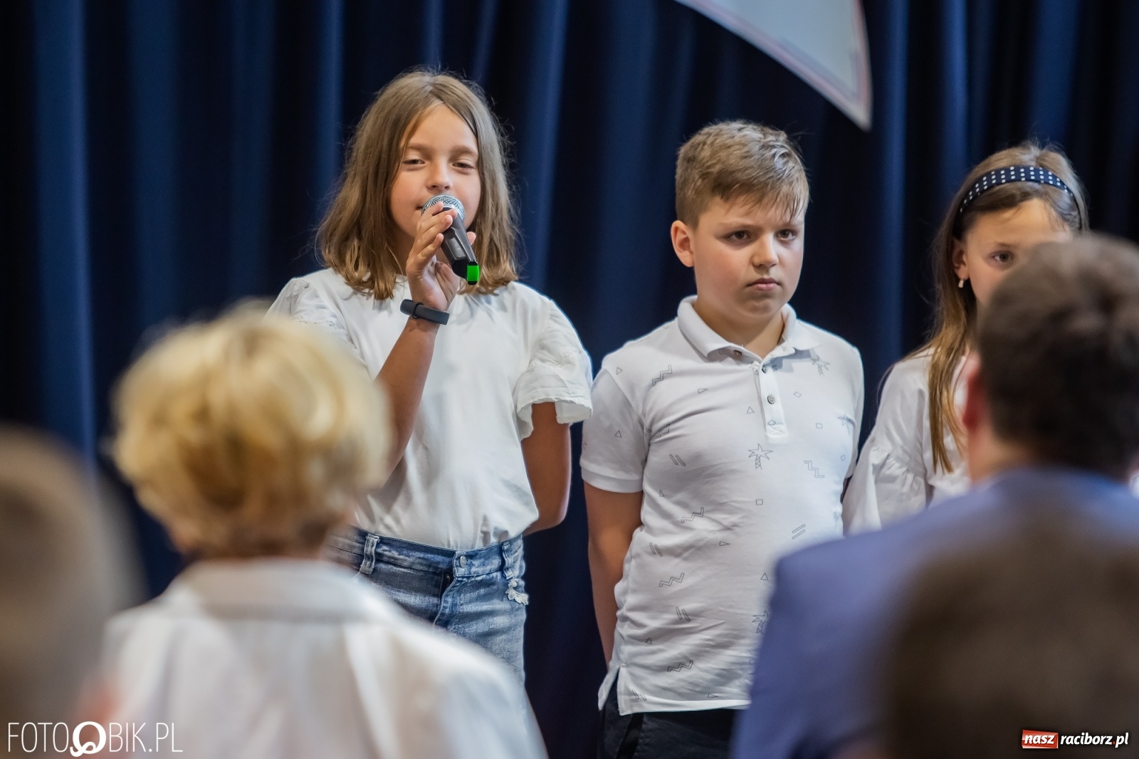 Zdjęcie w galerii na portalu naszraciborz.pl: Miejskie zakończenie roku szkolnego. Nagrodzono laureatów i finalistów konkursów wiadomości z regionu