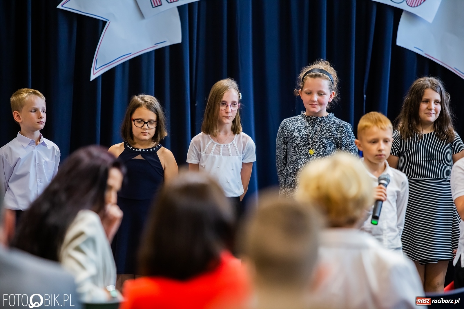 Zdjęcie w galerii na portalu naszraciborz.pl: Miejskie zakończenie roku szkolnego. Nagrodzono laureatów i finalistów konkursów wiadomości z regionu