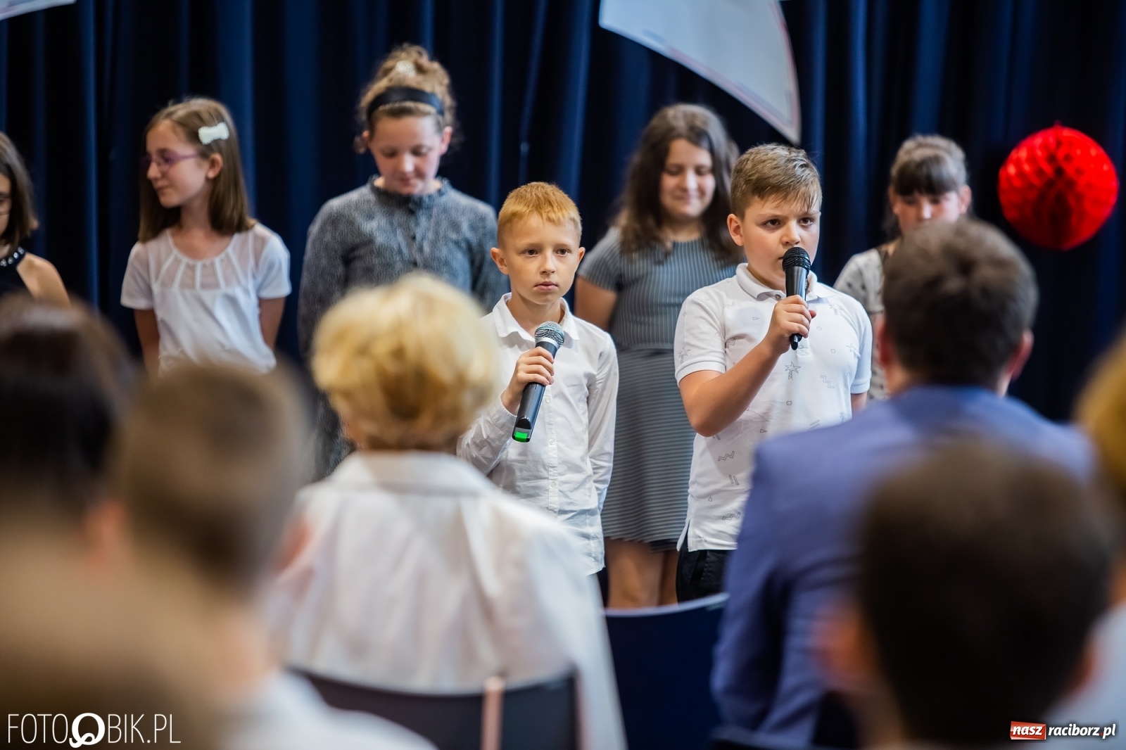 Zdjęcie w galerii na portalu naszraciborz.pl: Miejskie zakończenie roku szkolnego. Nagrodzono laureatów i finalistów konkursów wiadomości z regionu